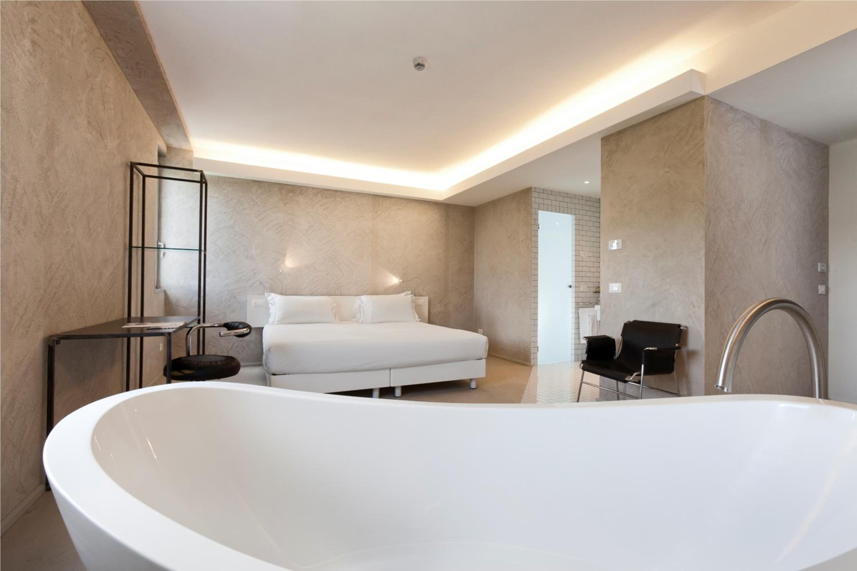 King Suite - Photo 3