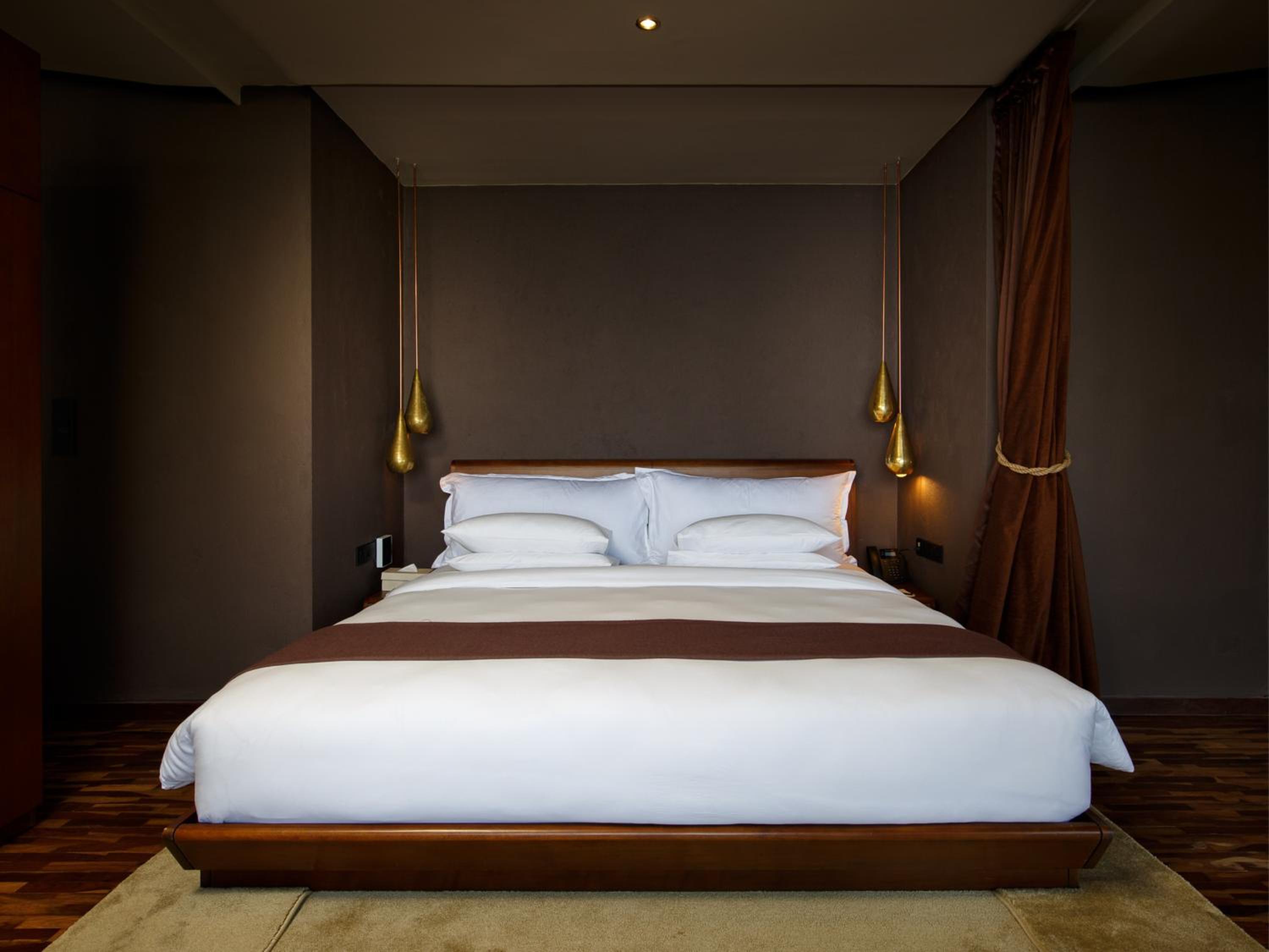 Suite - Photo 1
