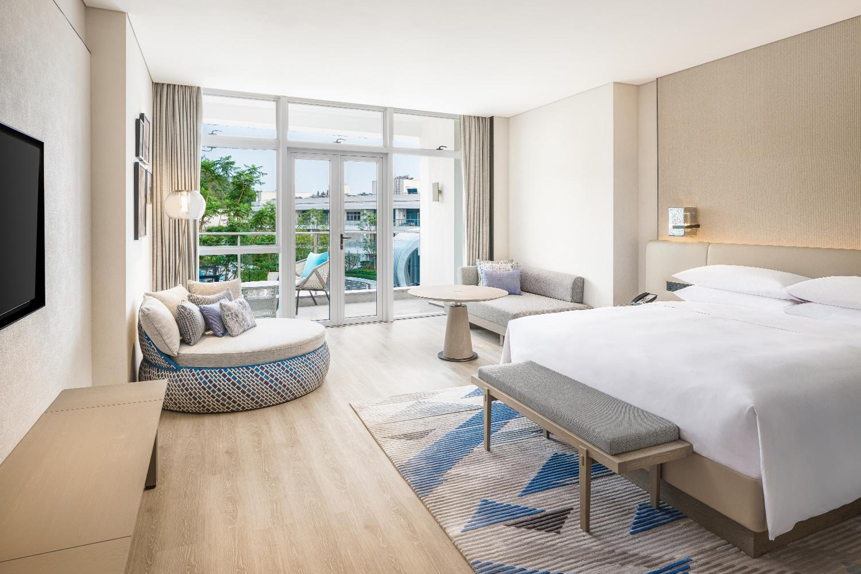Deluxe King Room