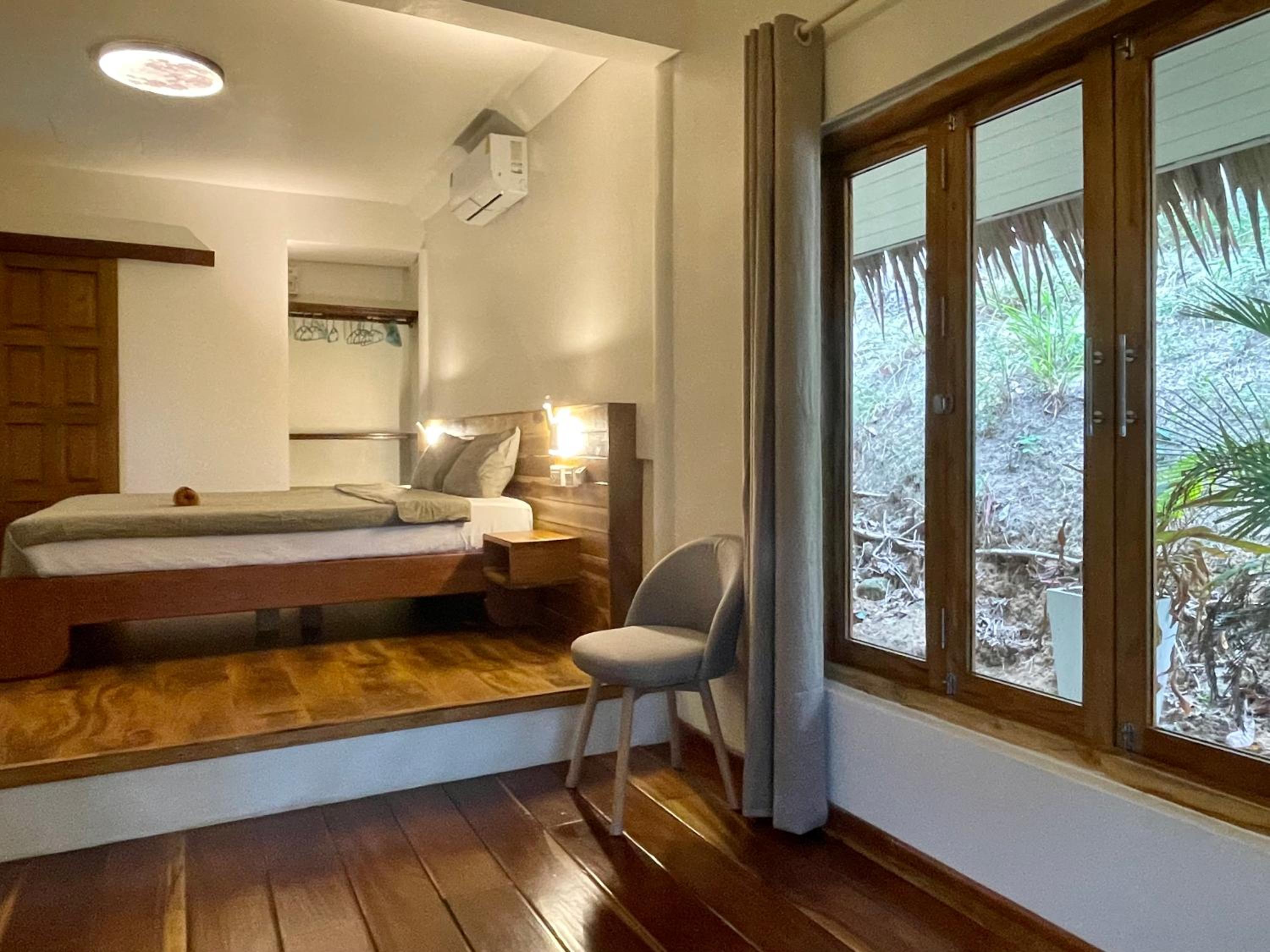King Room with Pool View photo 2