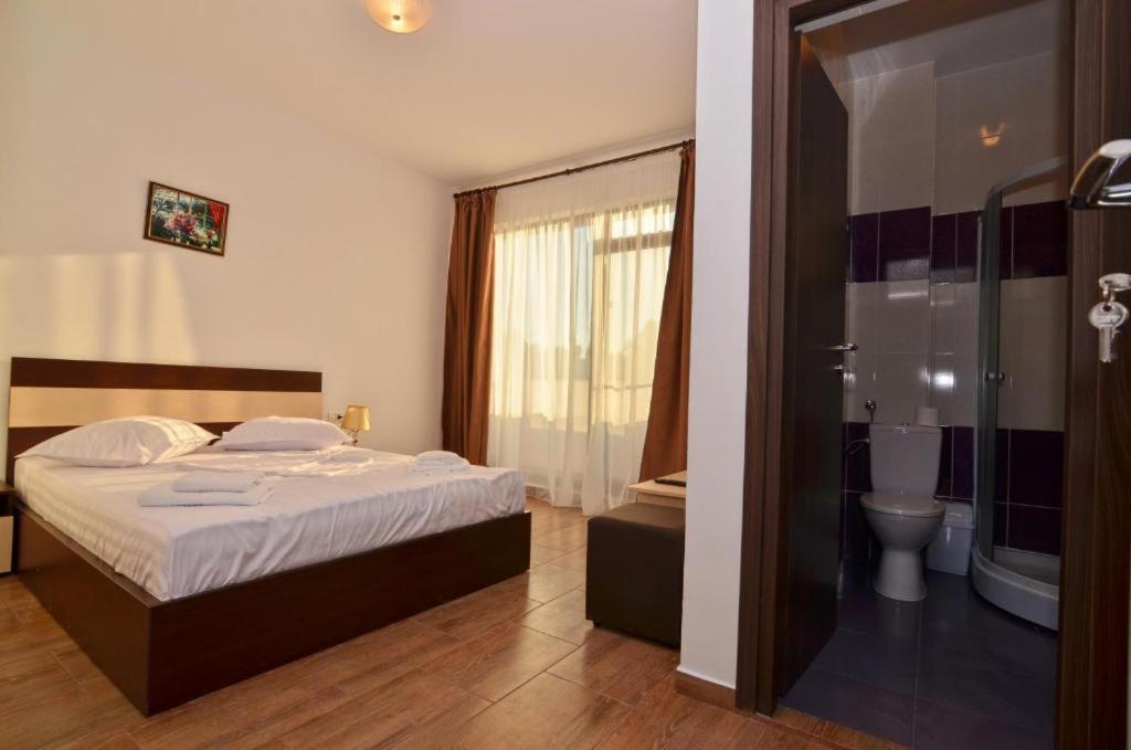 Double Room with Balcony - Photo 1