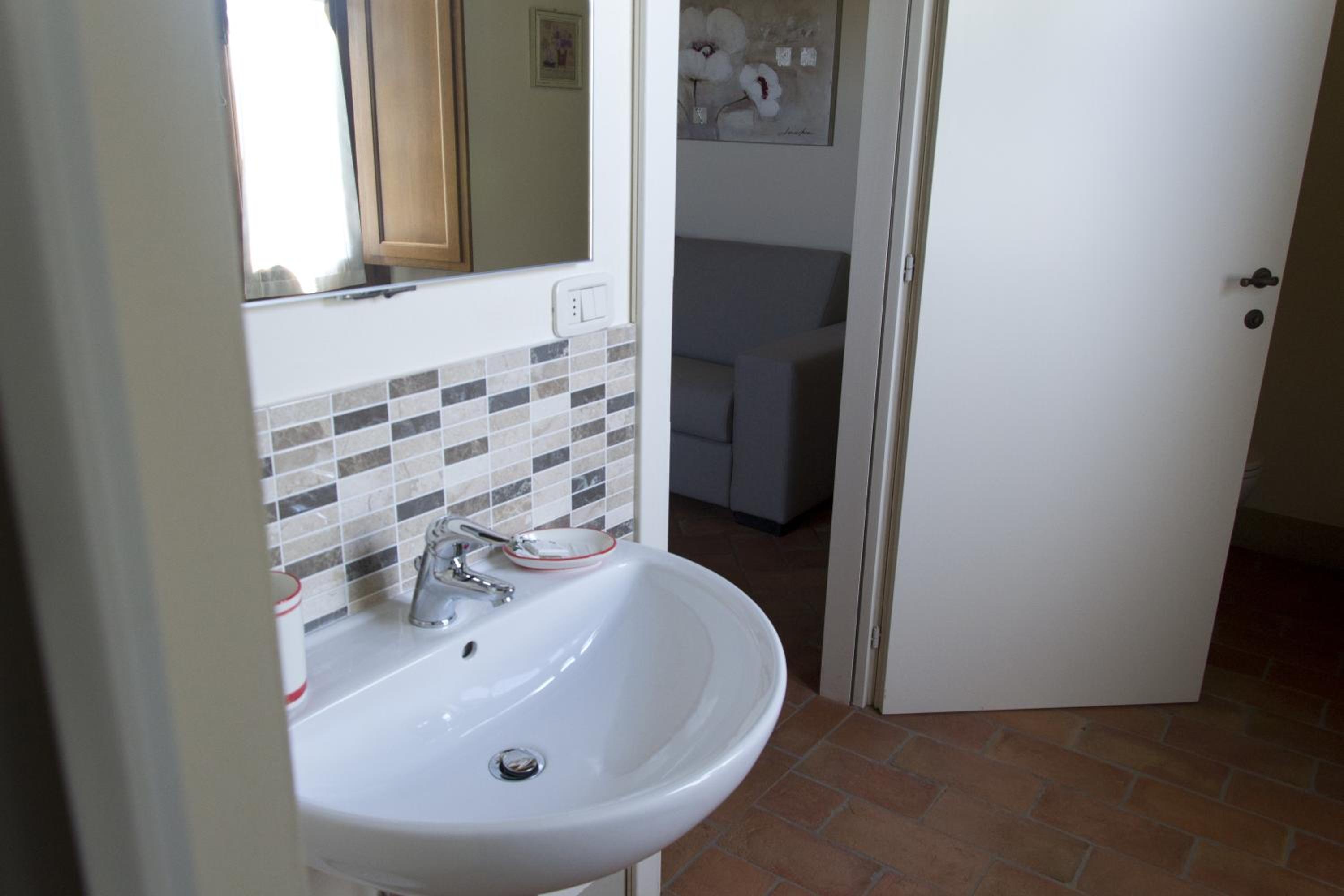 Deluxe Suite - Photo 2