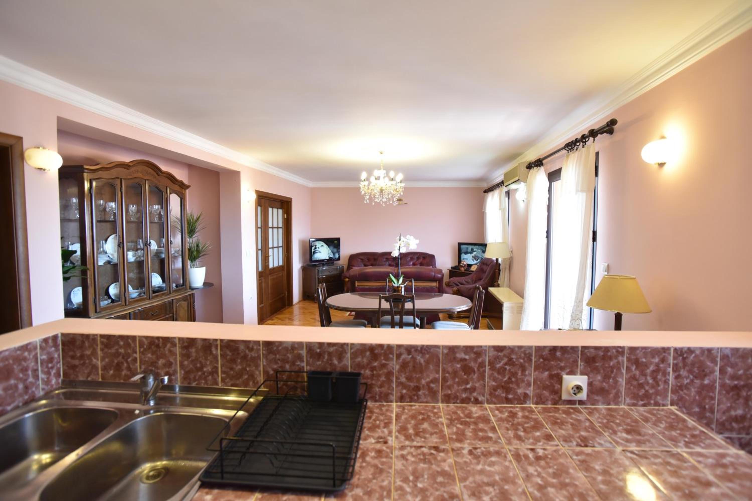 Deluxe Family Suite photo 1
