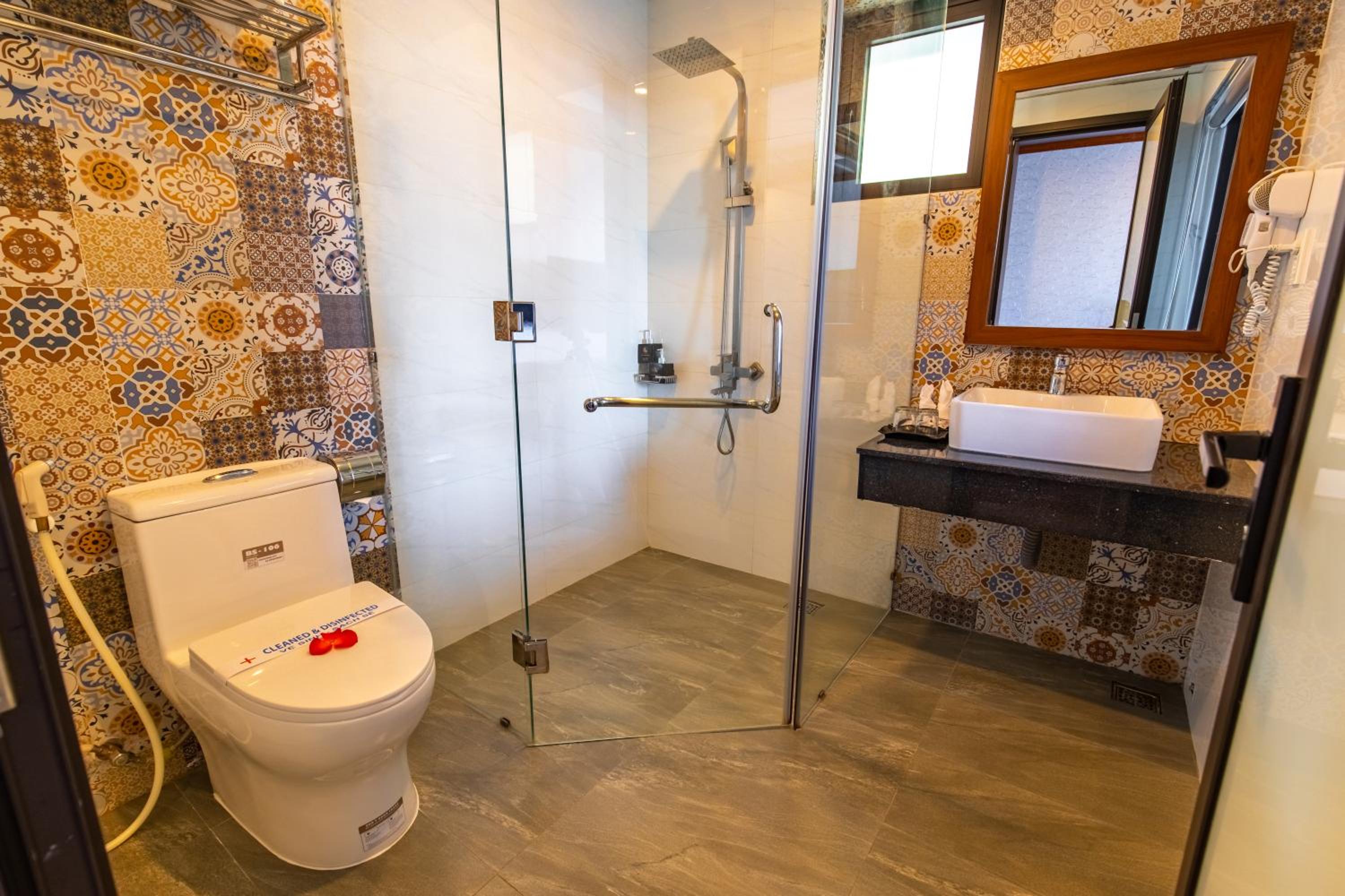 Deluxe Double or Twin Room with Balcony - Photo 6