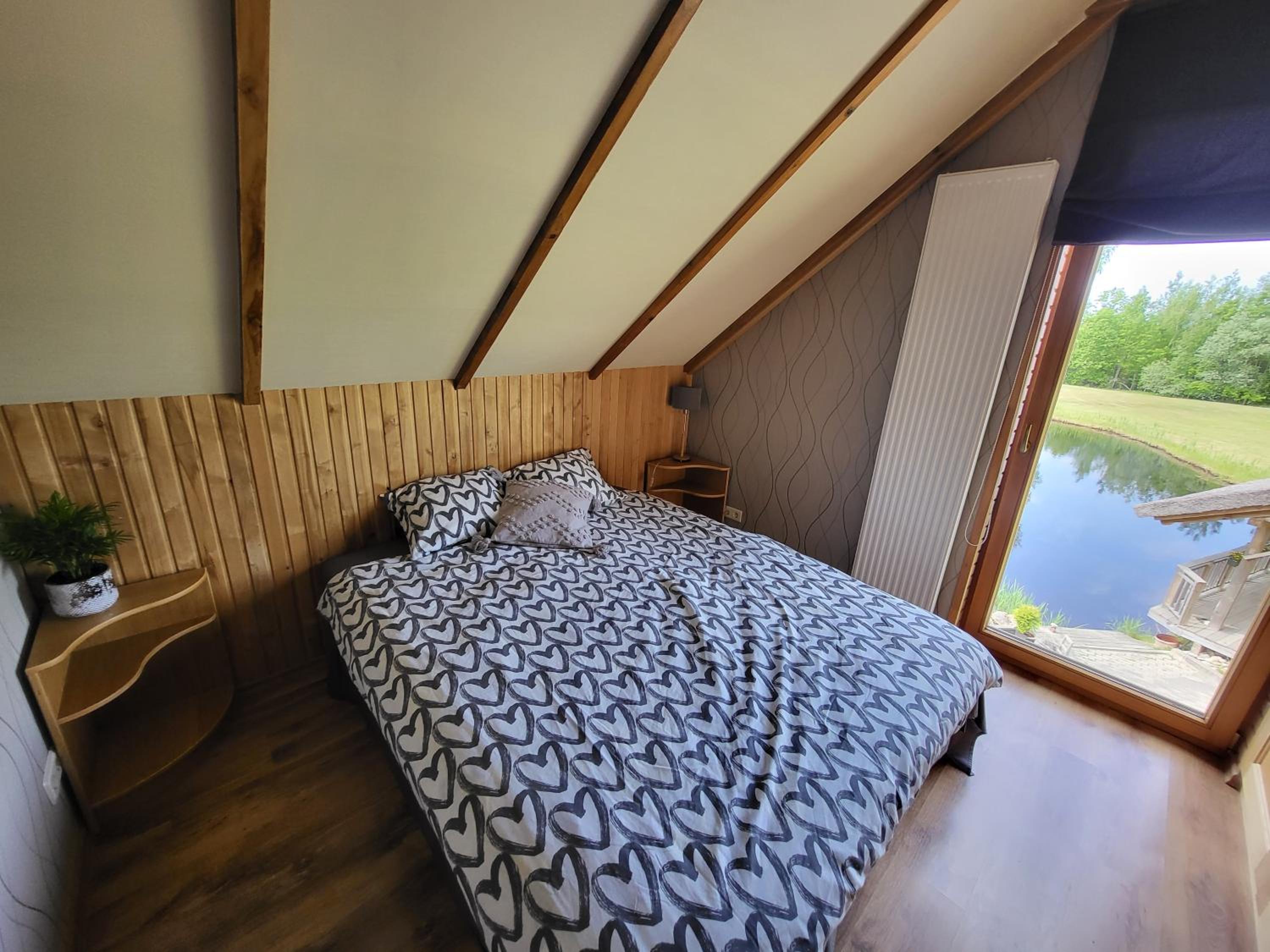 Three-Bedroom House - Lake - Photo 9