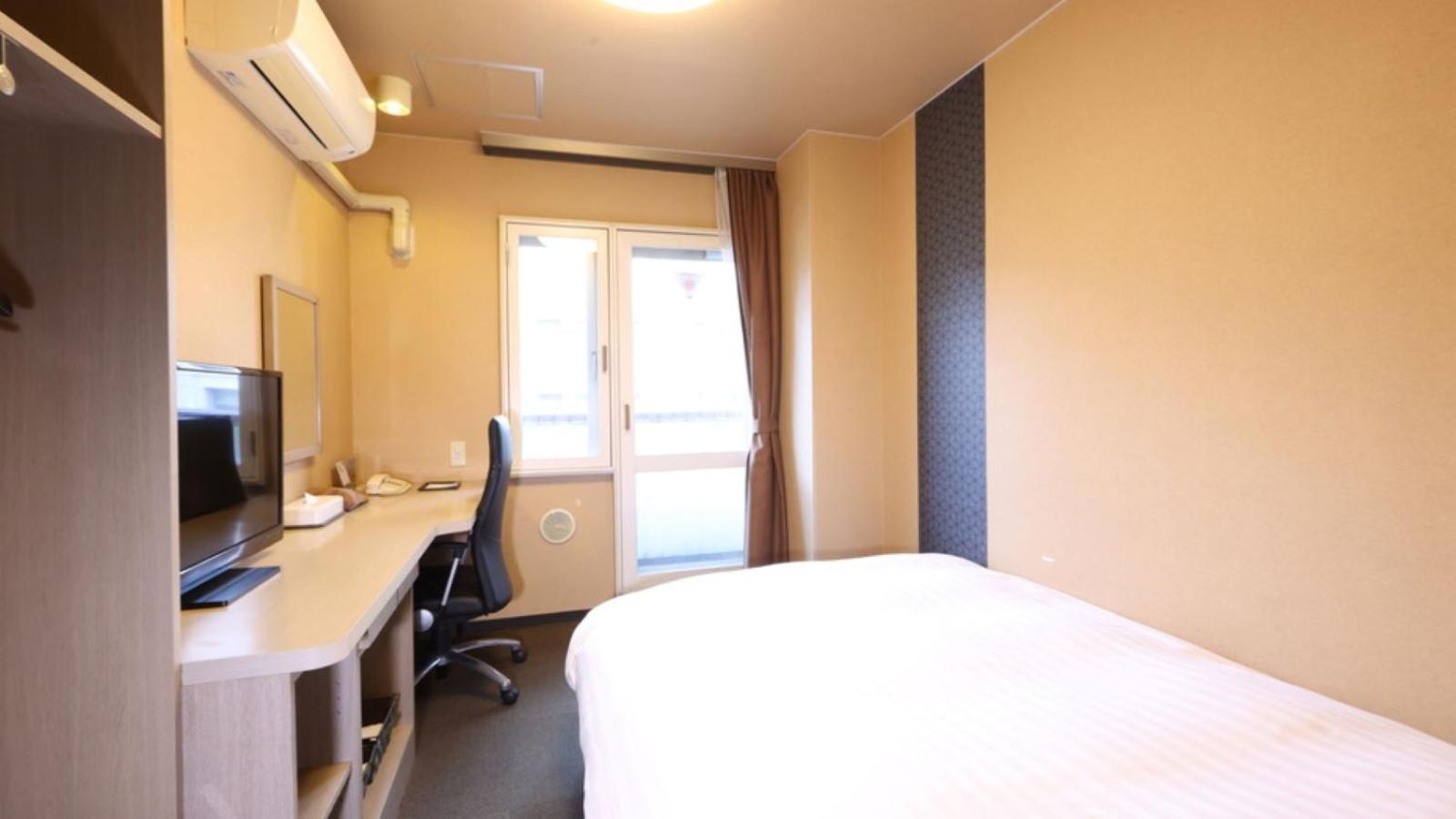 Double Room - Station Side - Non-Smoking photo 2