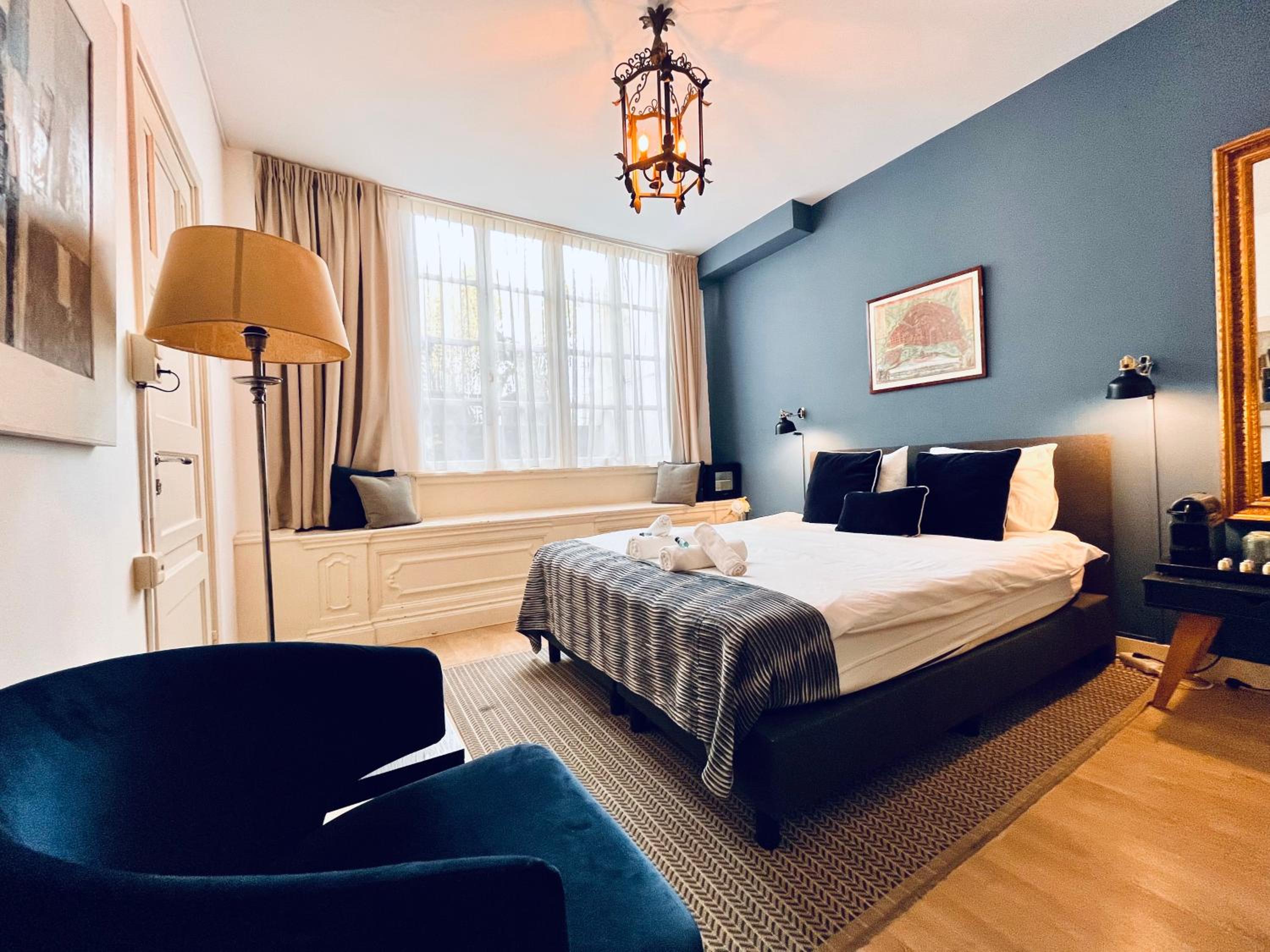 Double Room with Shared Bathroom photo 2