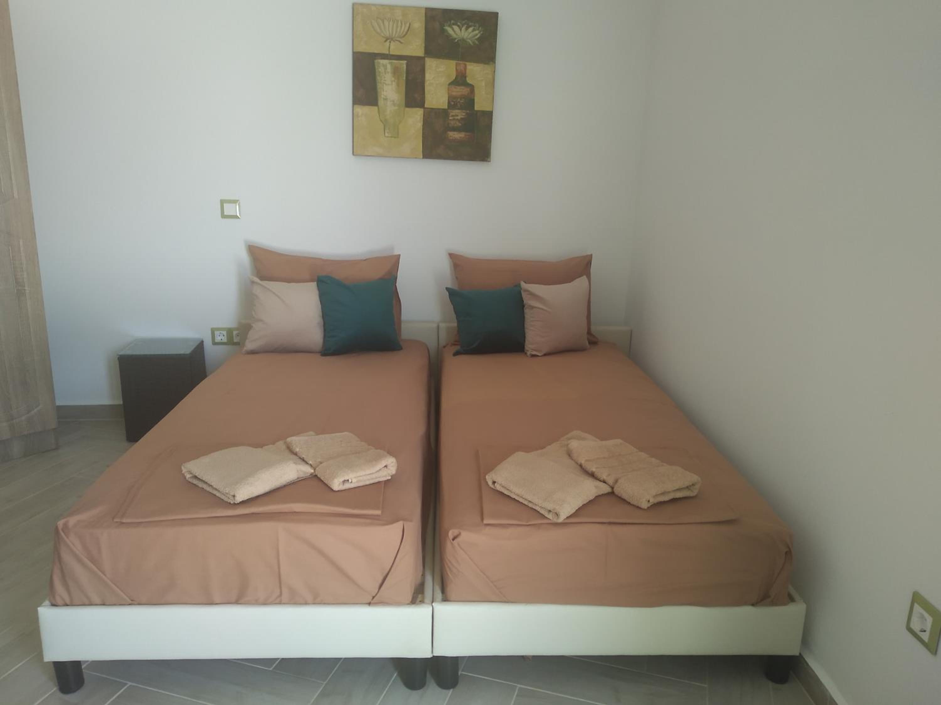One-Bedroom Apartment photo 1