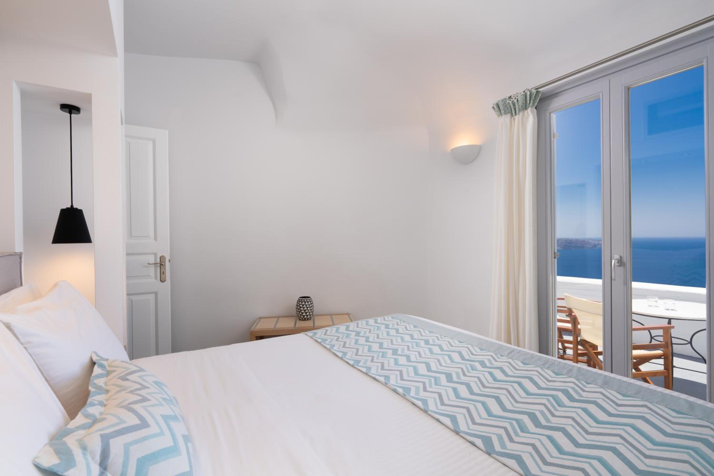 Grand Suite with Caldera View - Photo 5