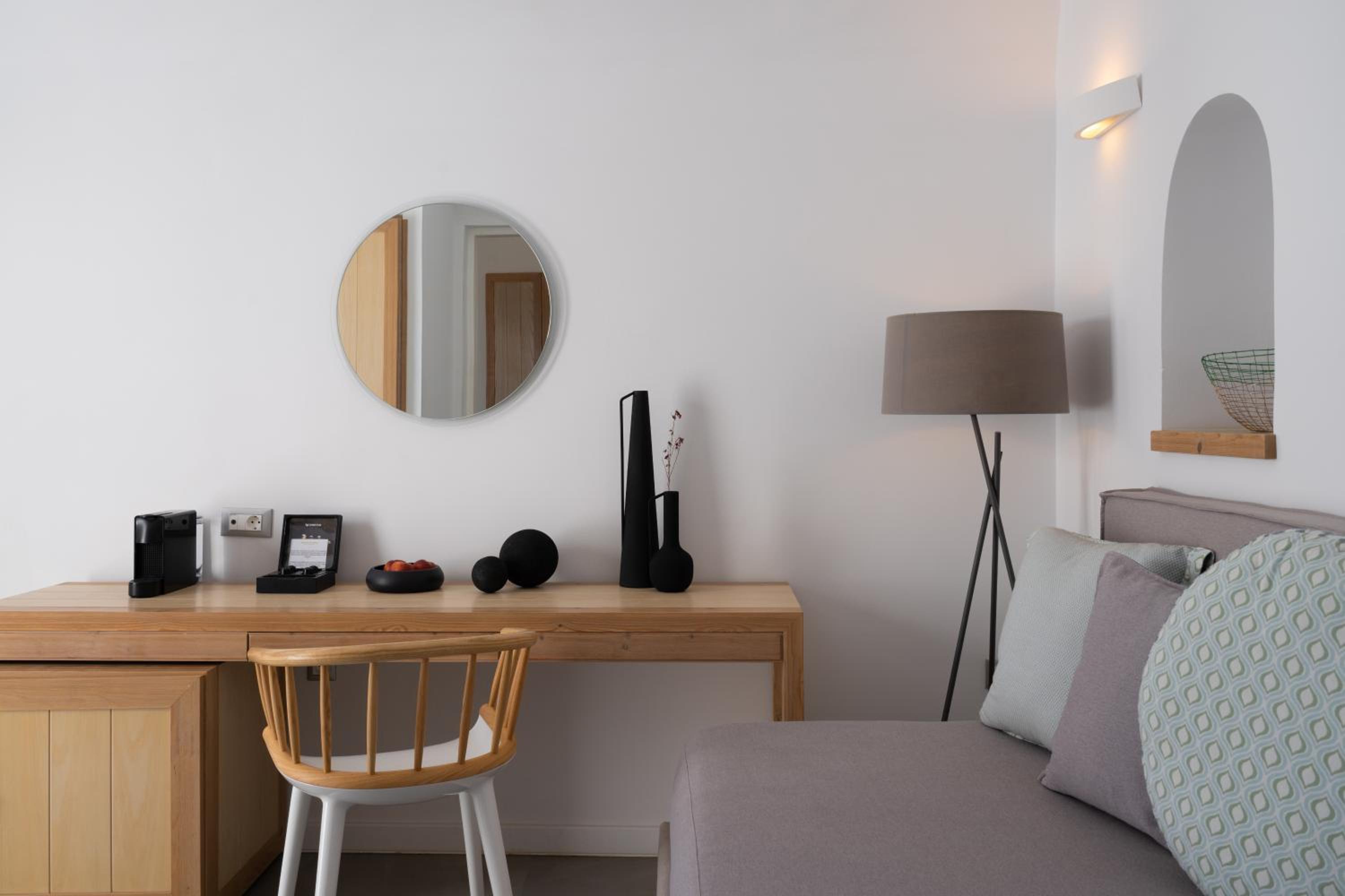 Grand Suite with Caldera View - Photo 11