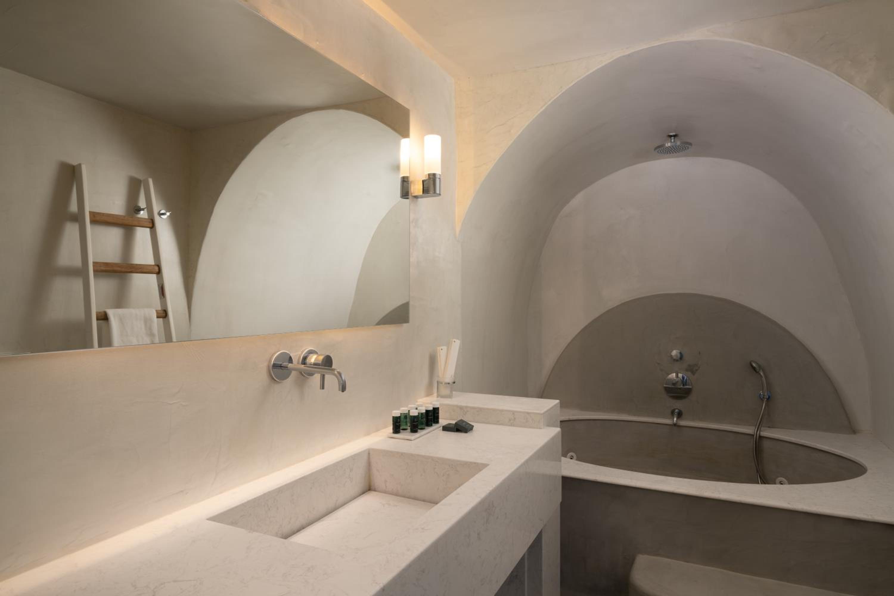 Grand Suite with Caldera View - Photo 6