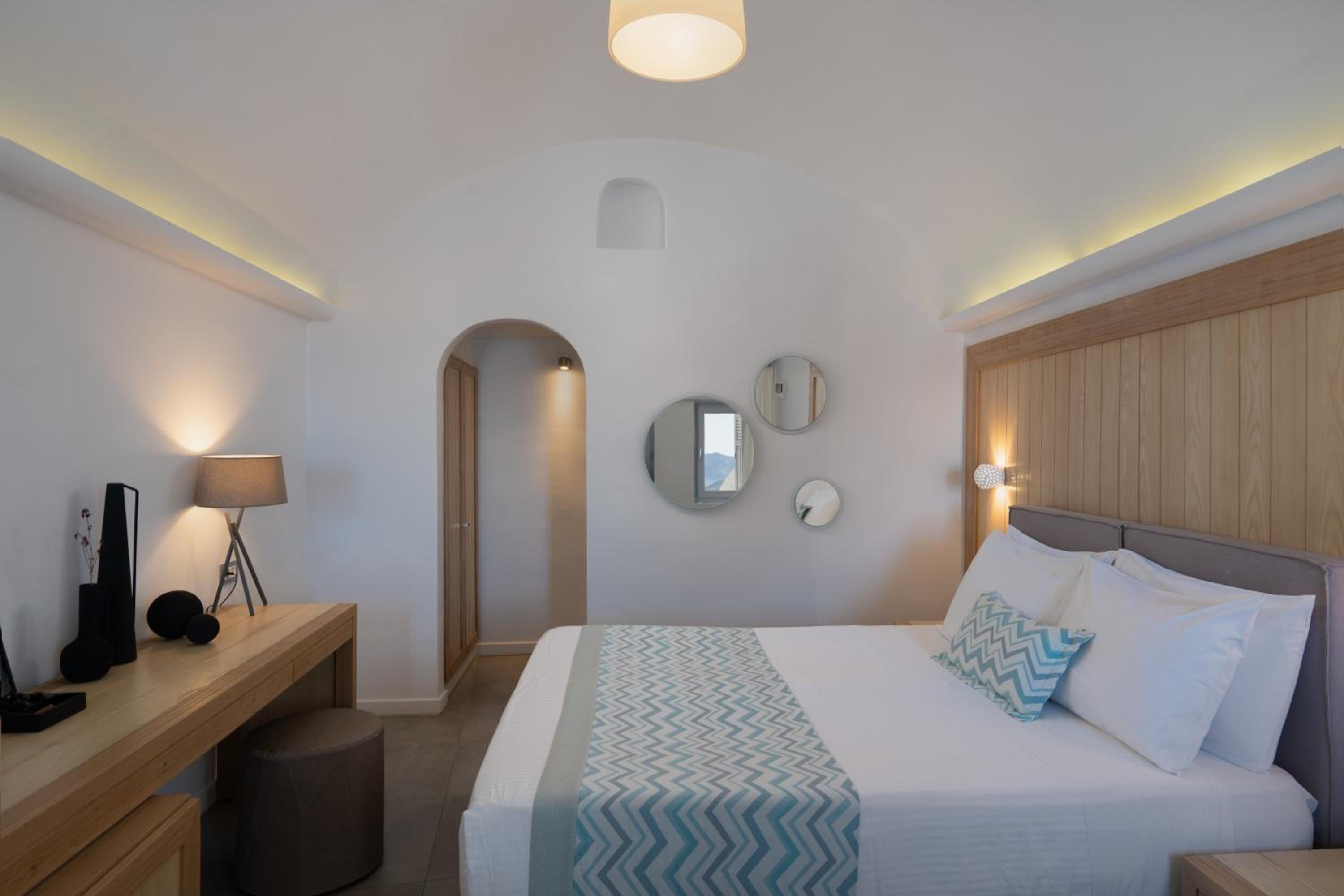 Superior Room with Caldera View - Photo 17