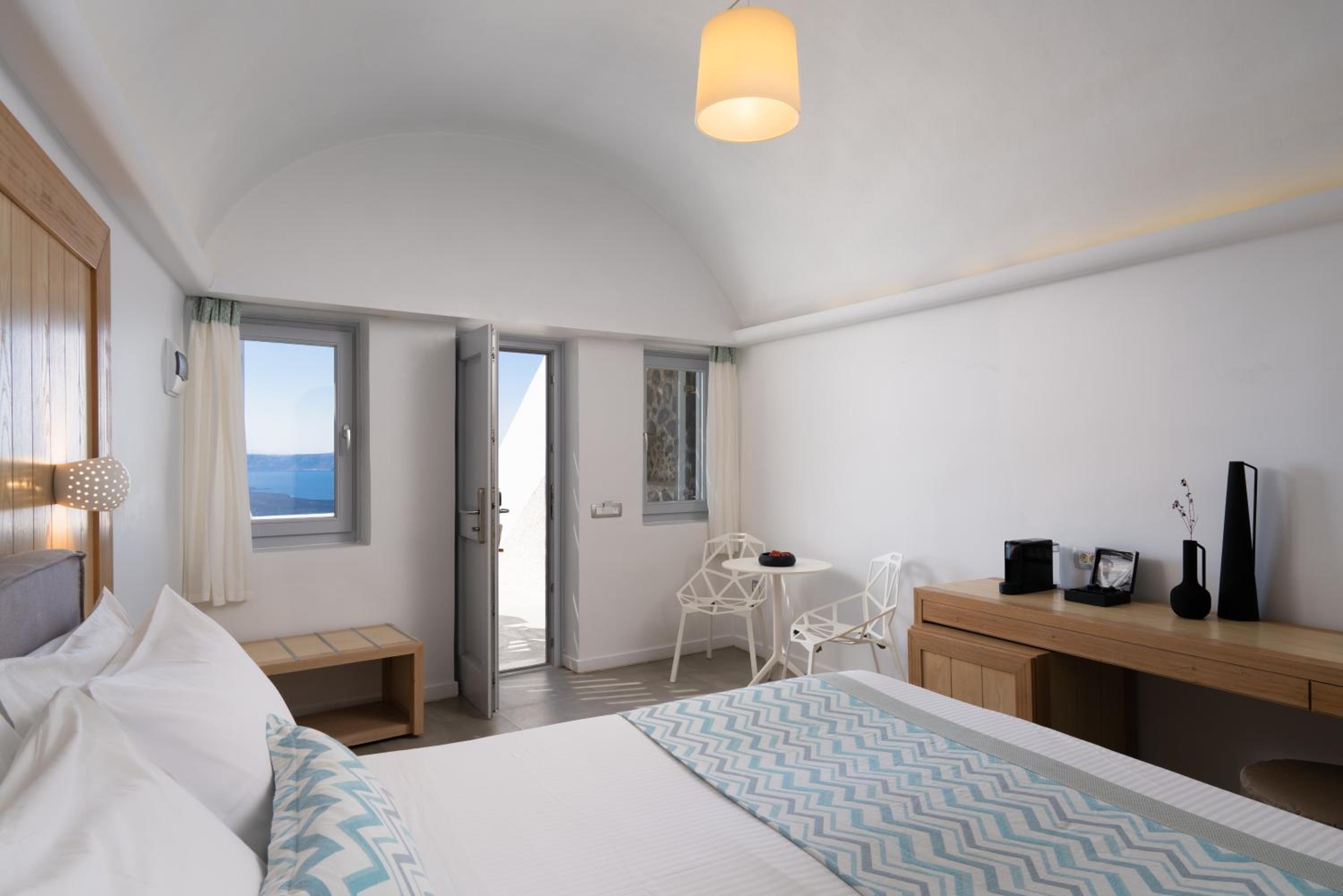 Superior Room with Caldera View - Photo 15