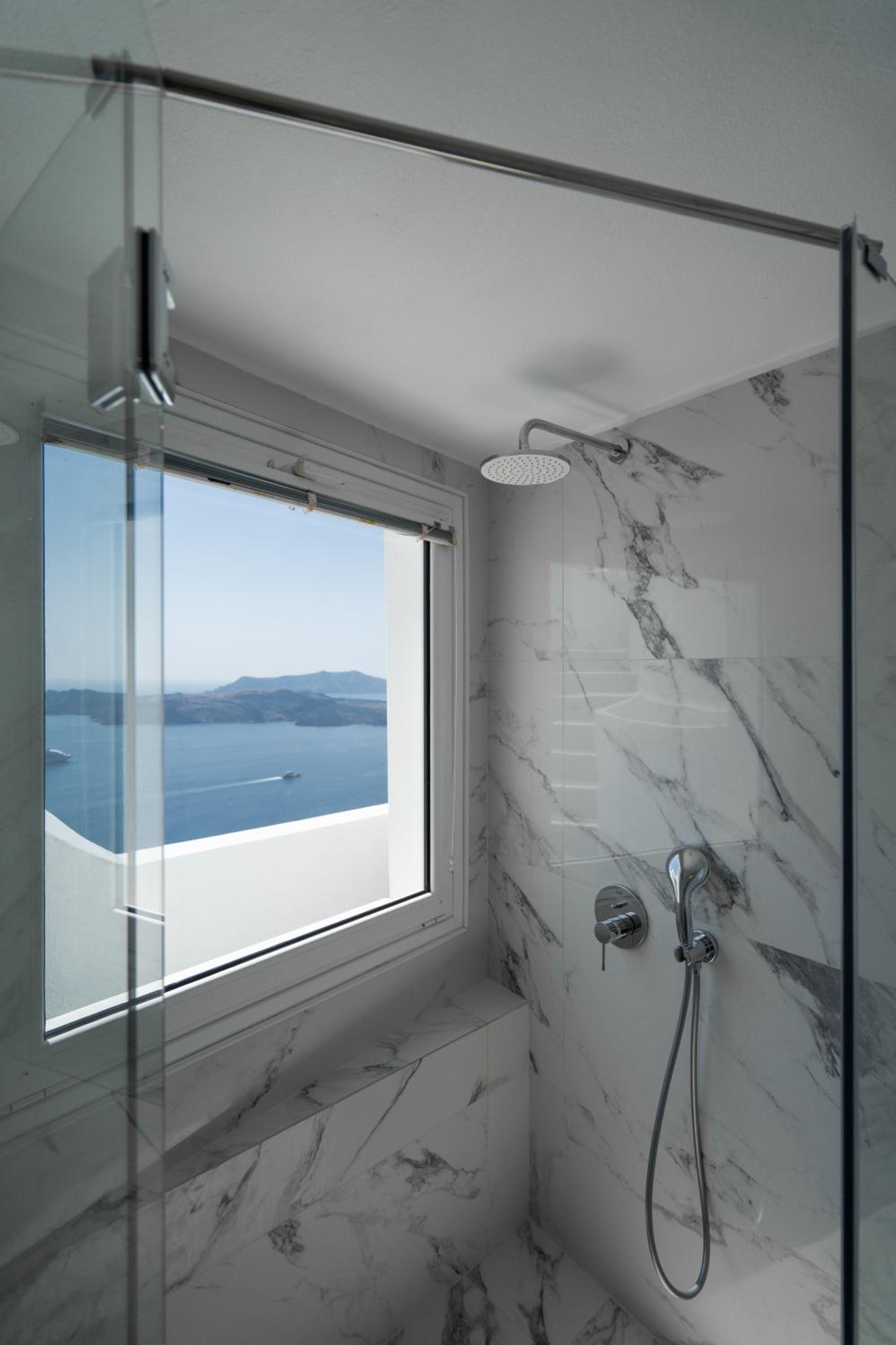 Superior Room with Caldera View - Photo 20
