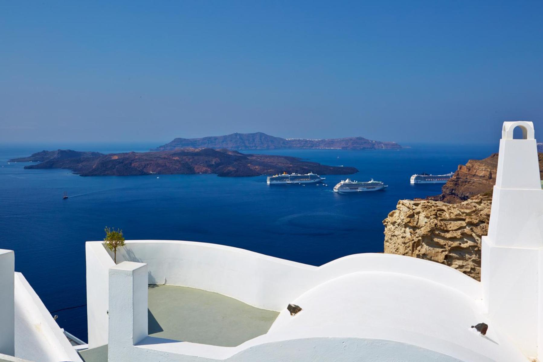 Superior Room with Caldera View - Photo 5