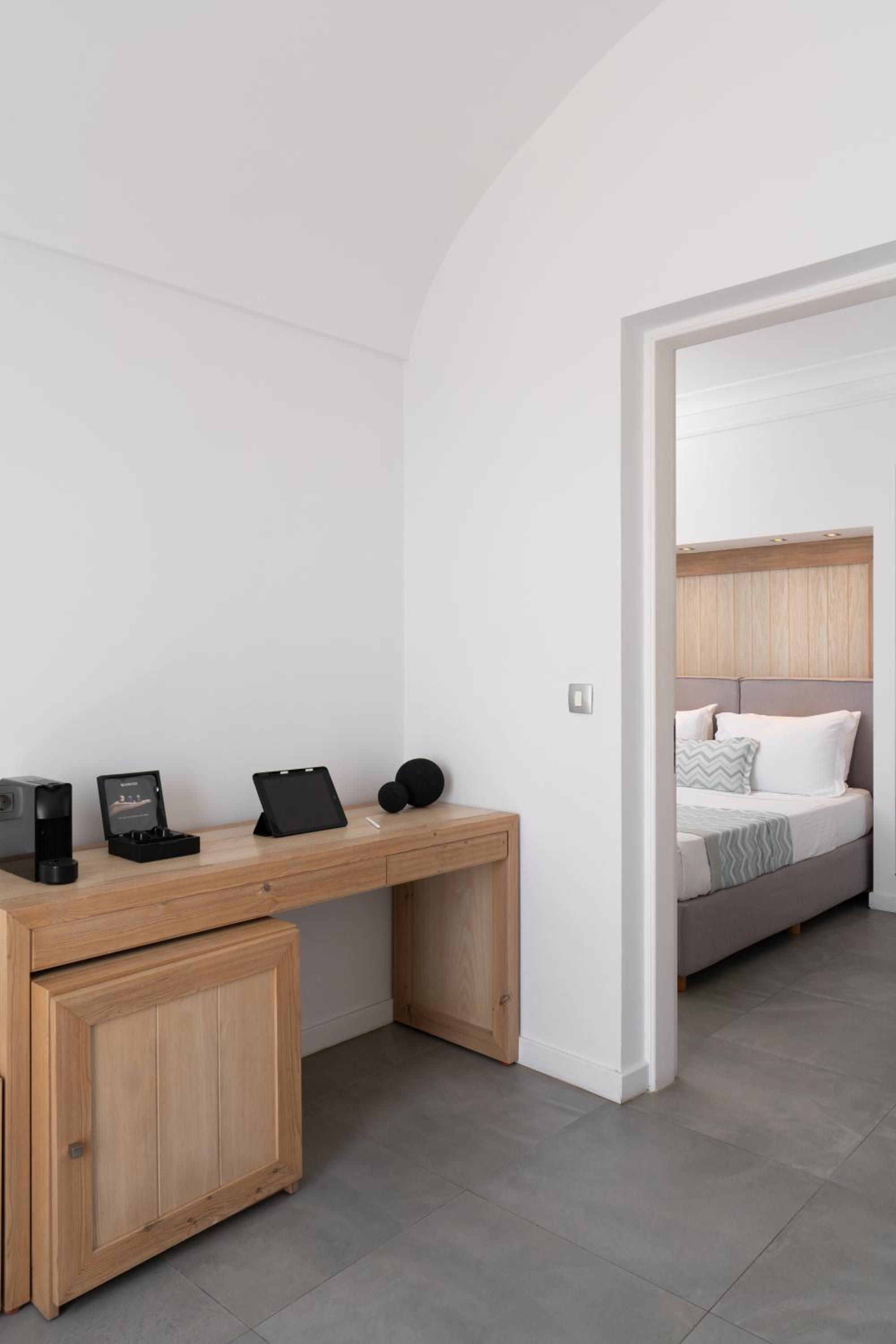 Junior Suite with Caldera View - Photo 8