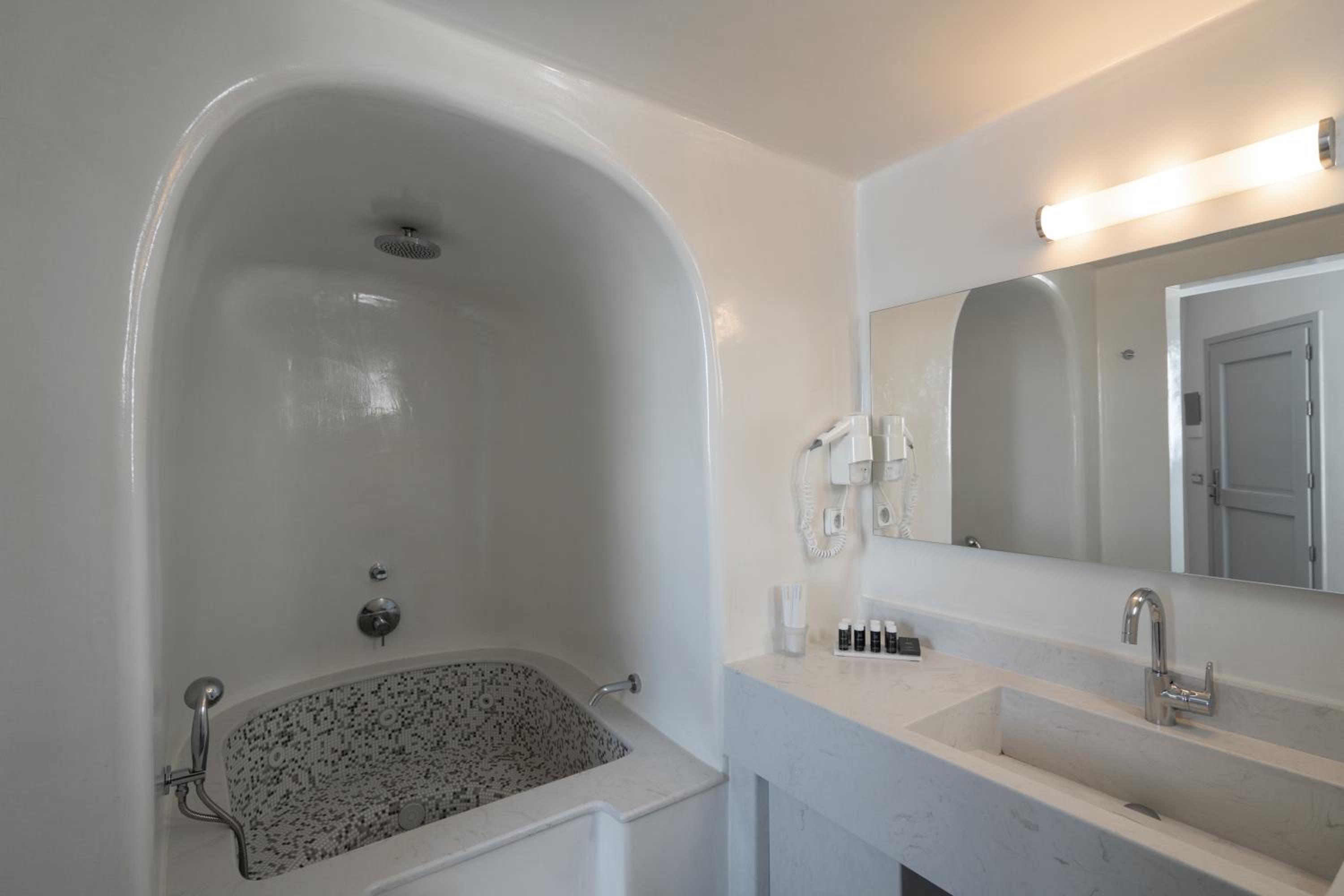 Junior Suite with Caldera View - Photo 25