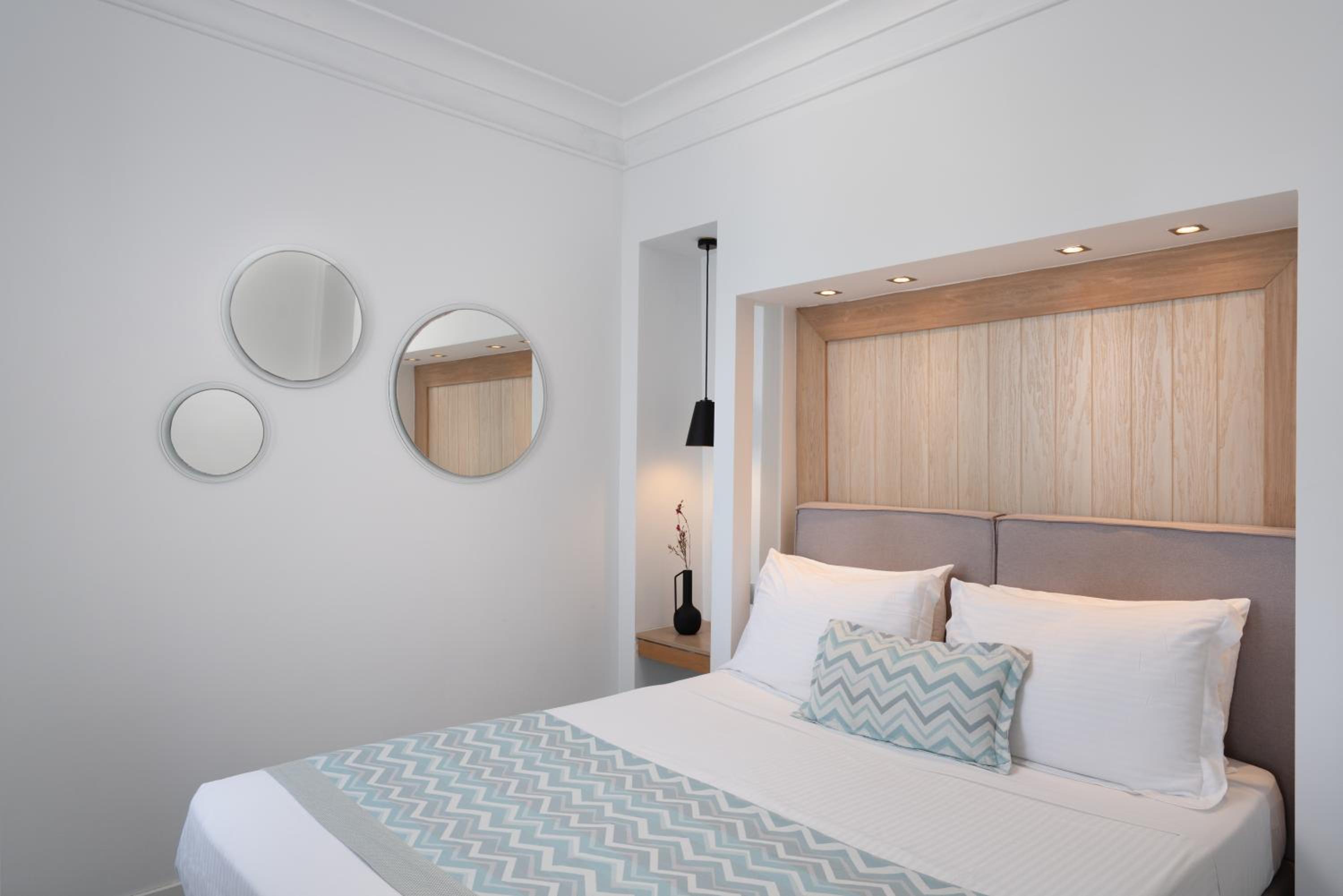 Junior Suite with Caldera View - Photo 13