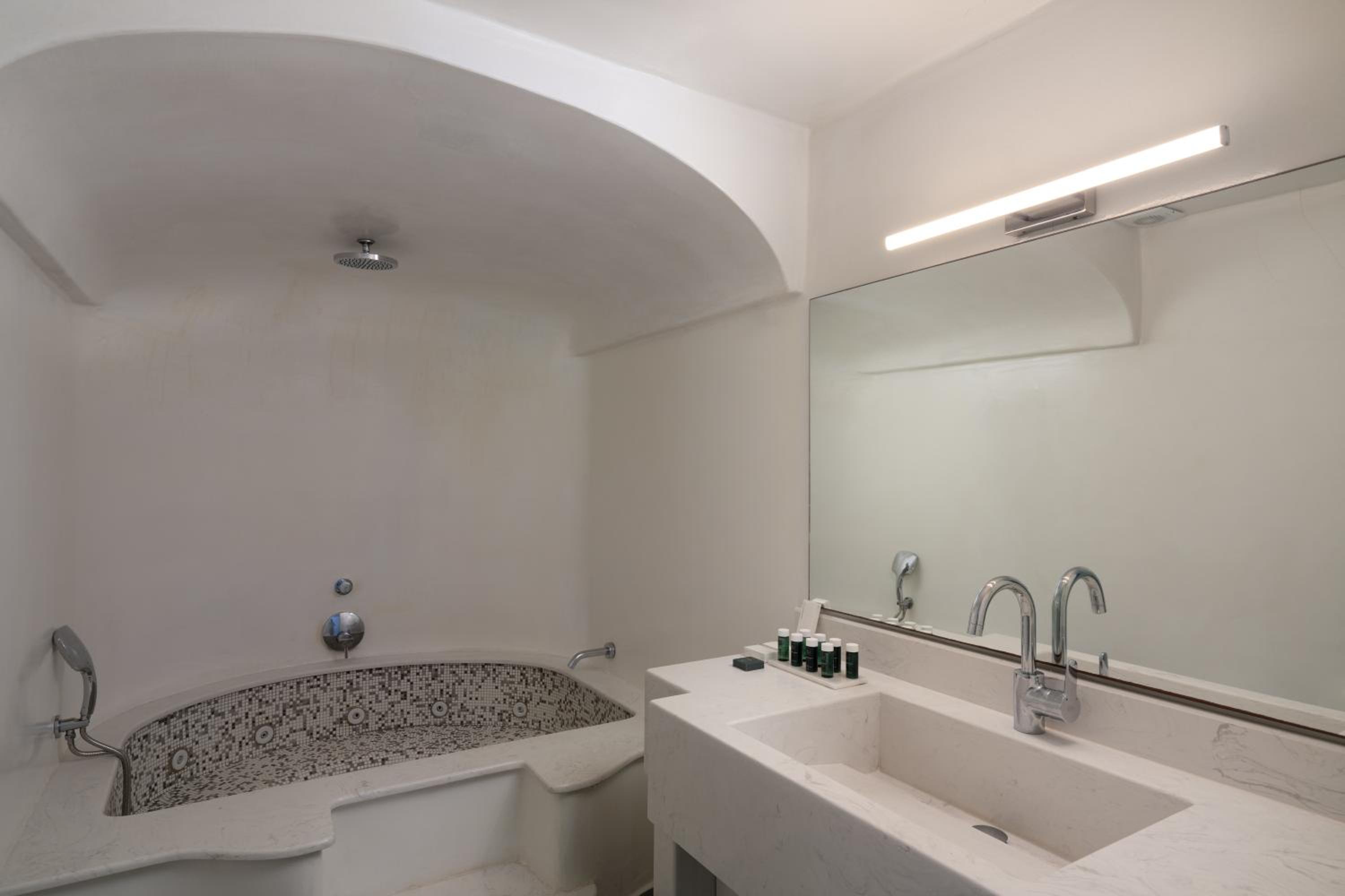 Junior Suite with Caldera View - Photo 5