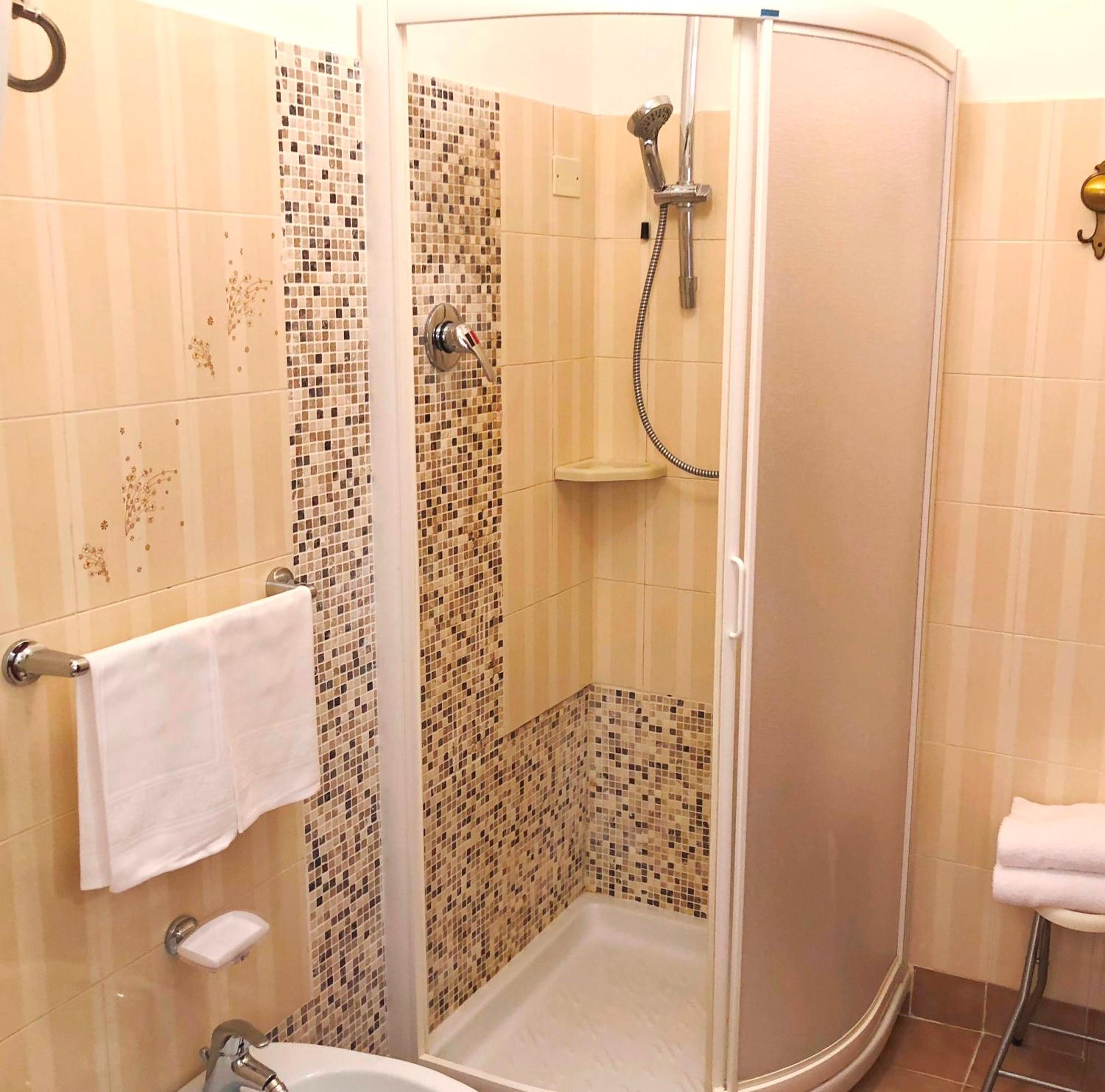 Economy Double Or Twin Room - Photo 5