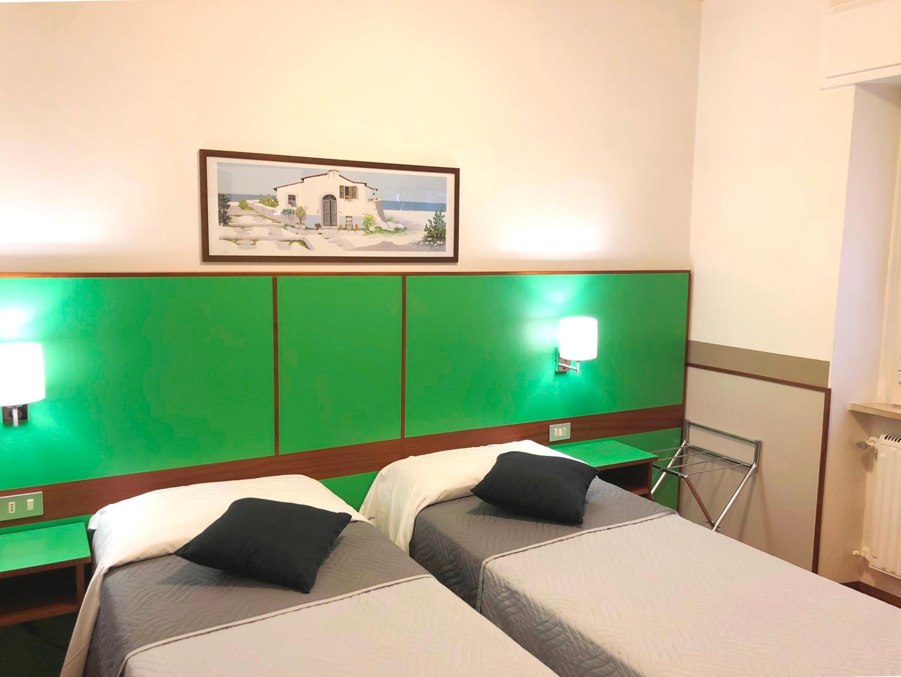Economy Double Or Twin Room - Photo 3