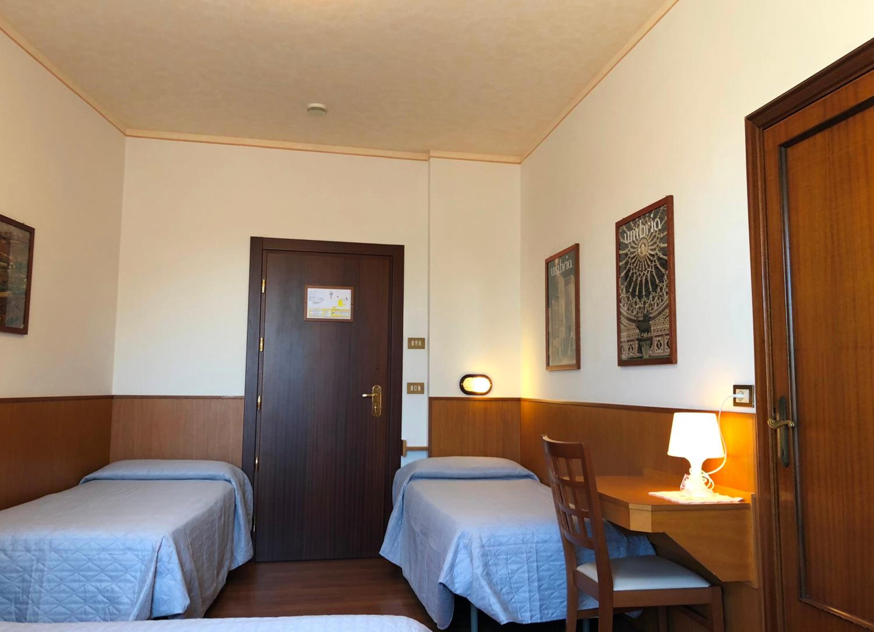 Economy Quadruple Room - Photo 5