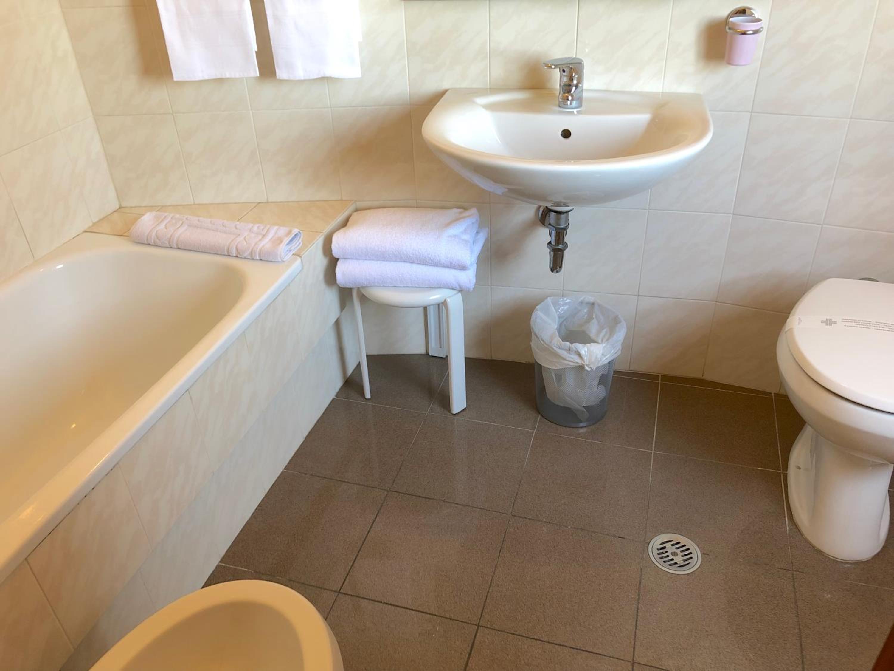 Double or Twin Room with View - Photo 3