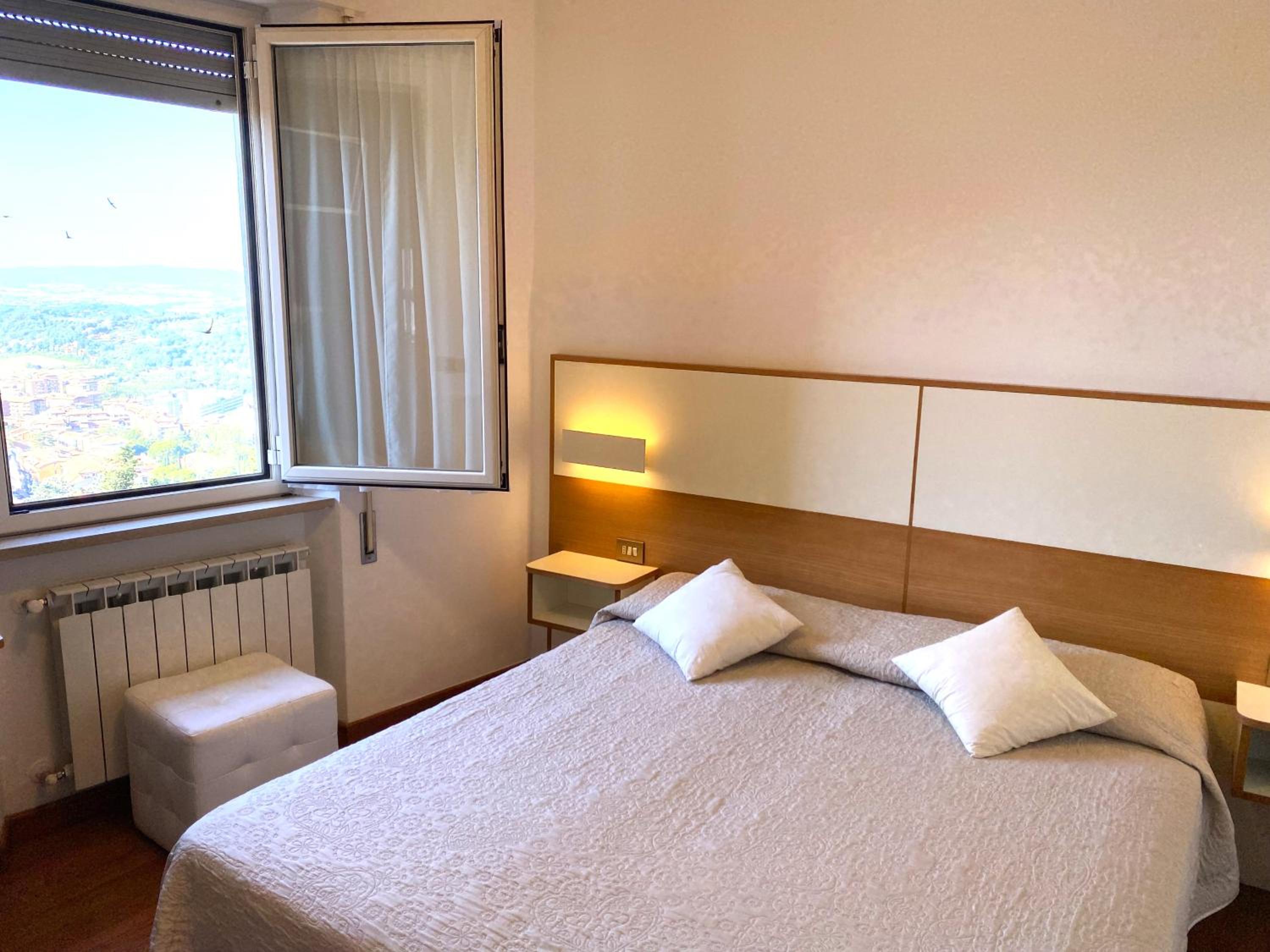 Double or Twin Room with View - Photo 1
