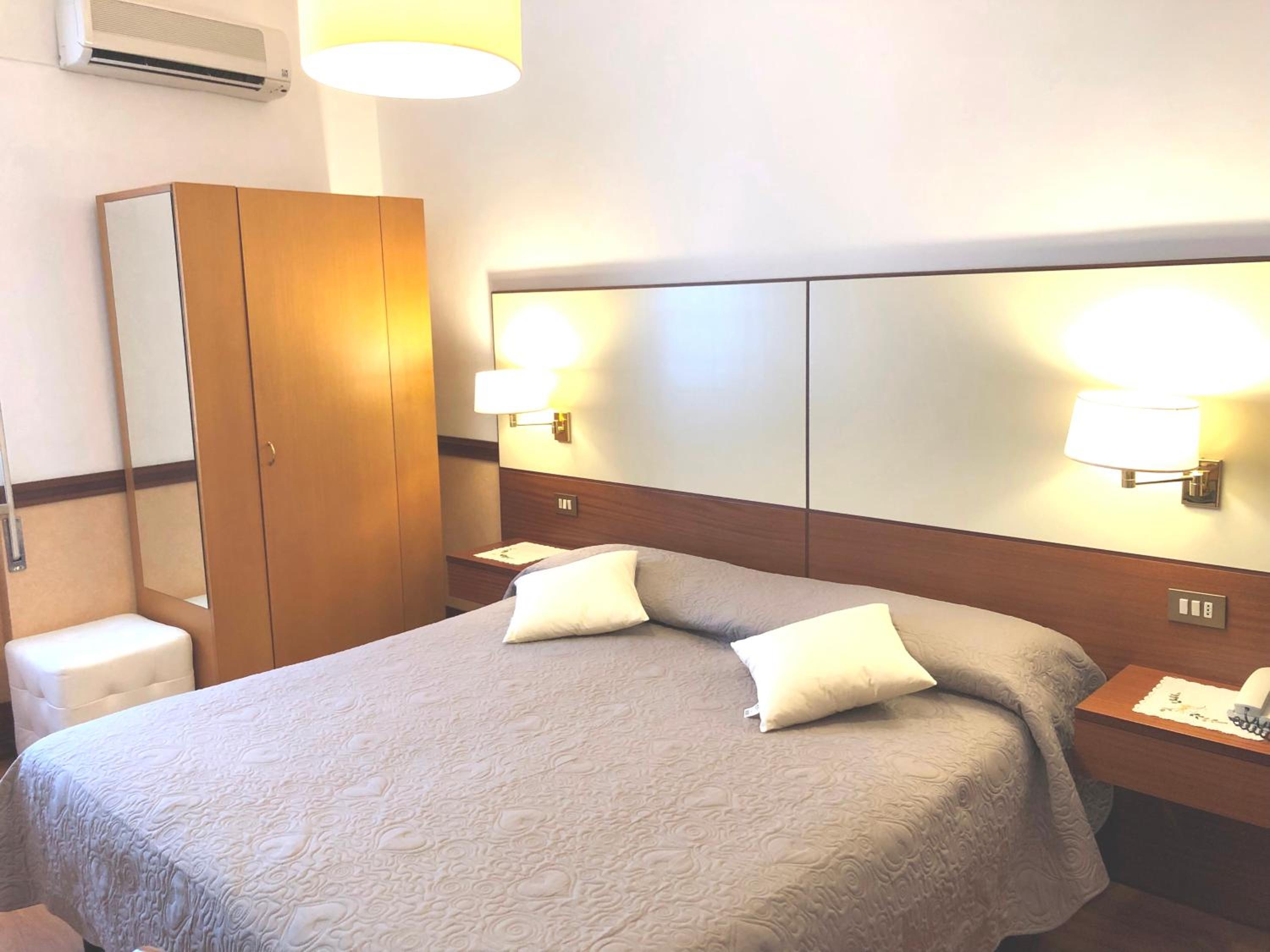 Double or Twin Room with View - Photo 2
