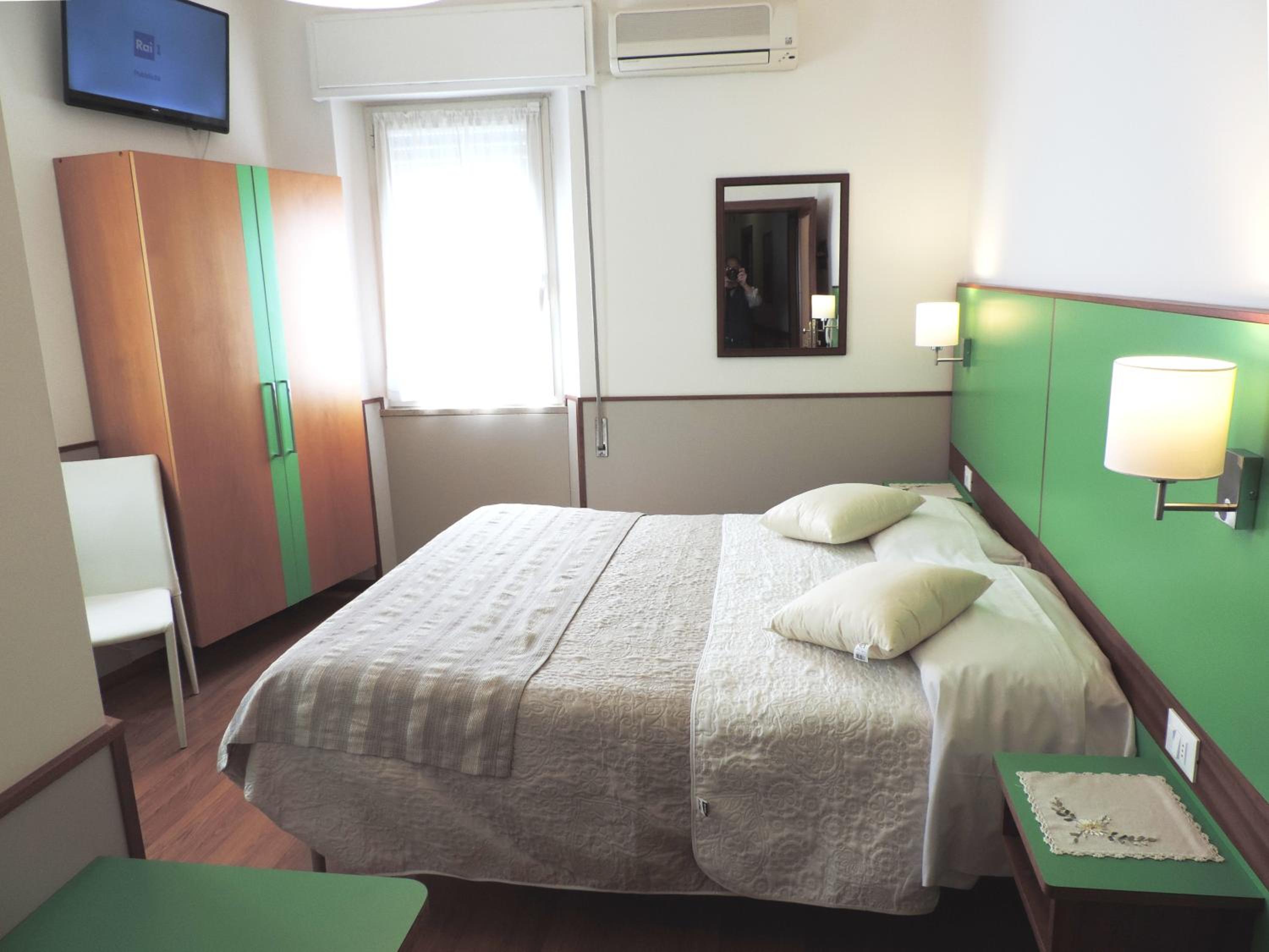 Double or Twin Room with View - Photo 5