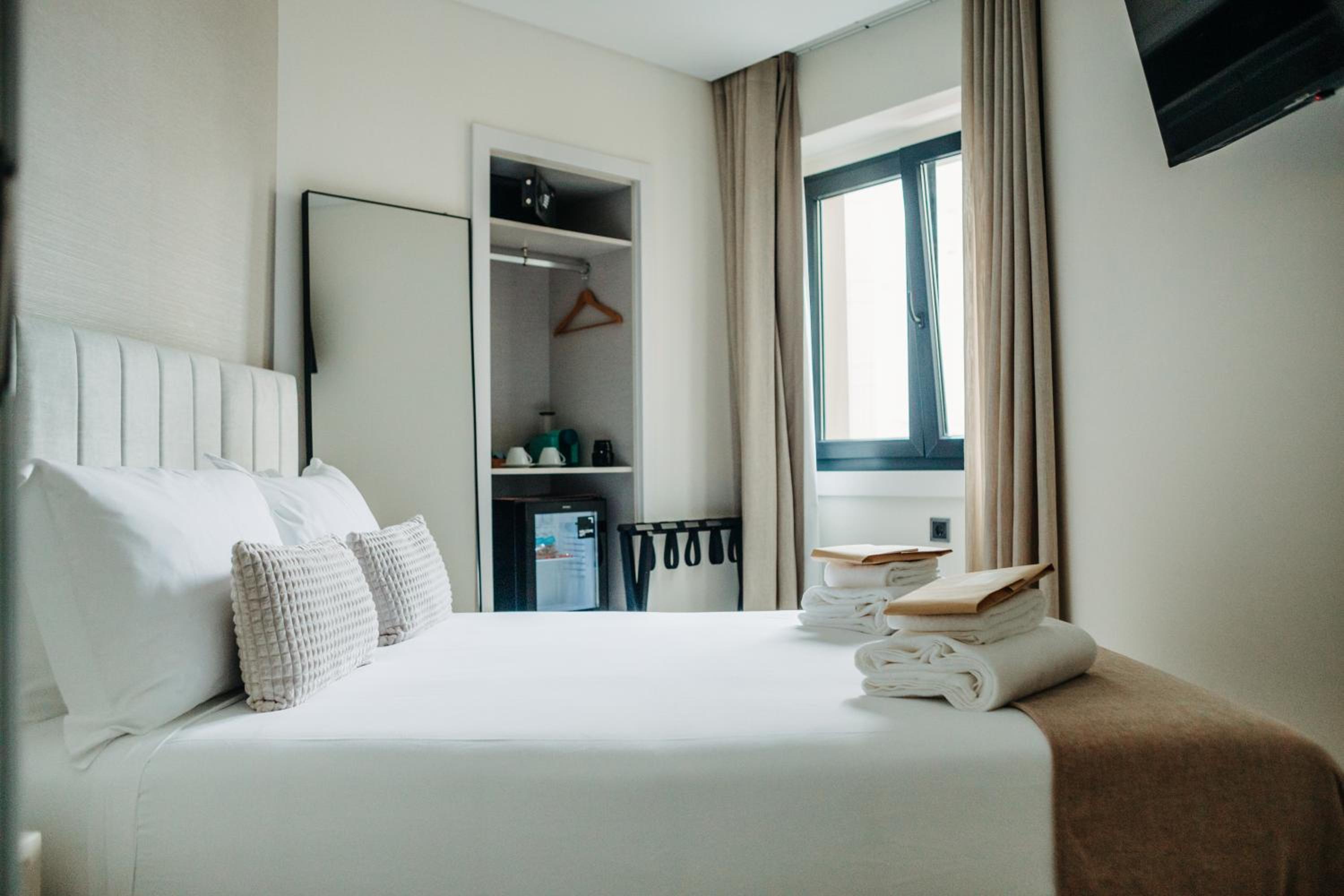 Small Economy Double Room - Photo 4