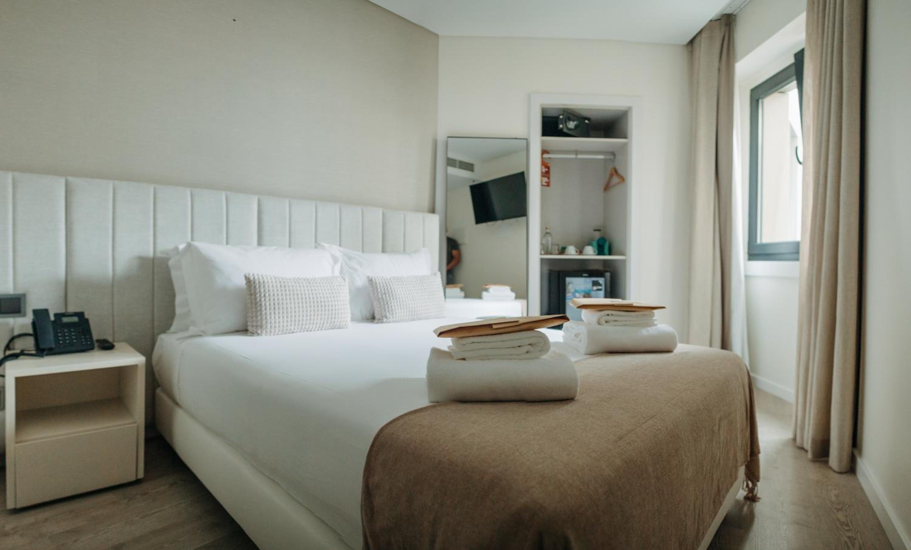 Small Economy Double Room - Photo 3