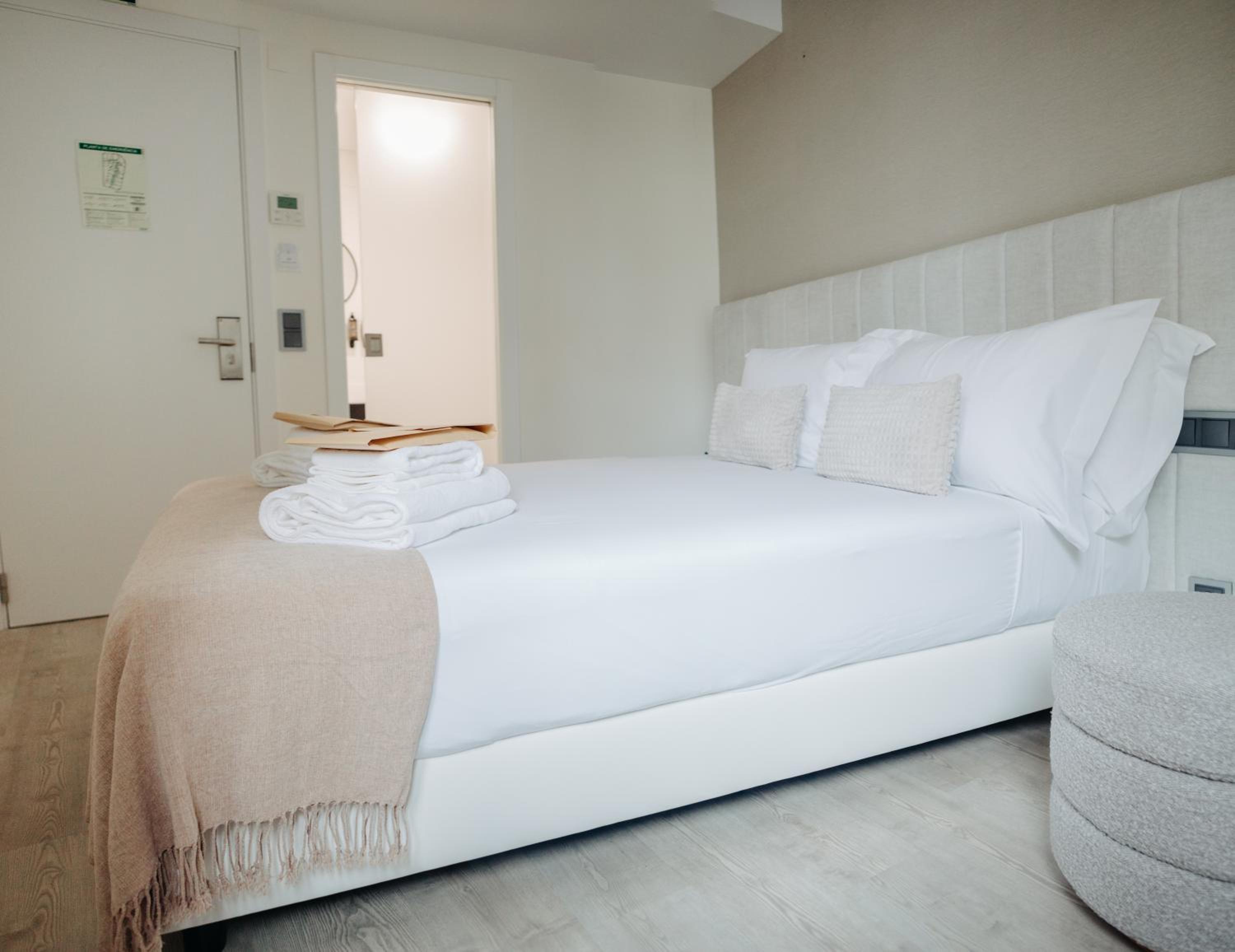 Small Economy Double Room - Photo 6