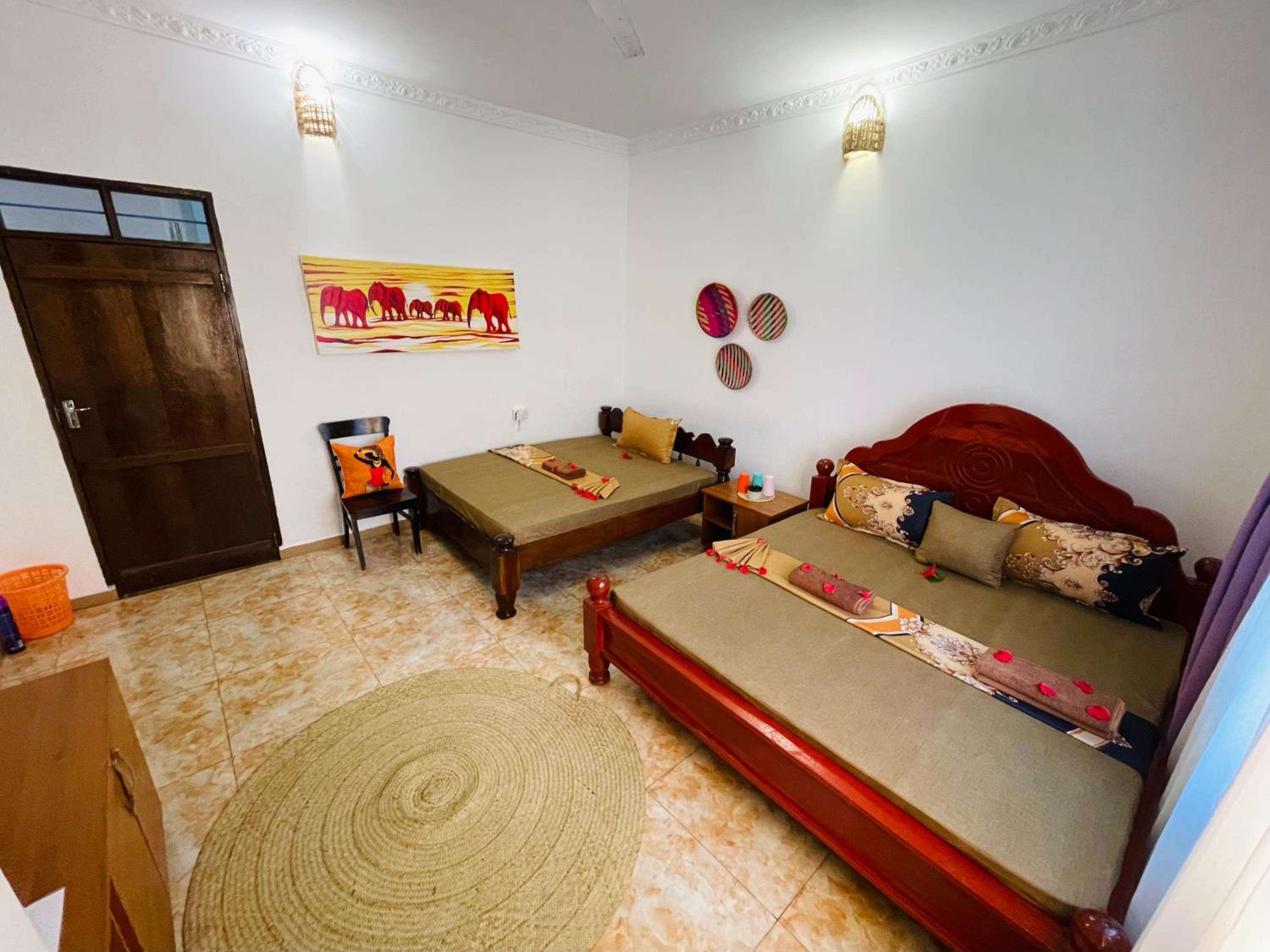 Family Room - Photo 2