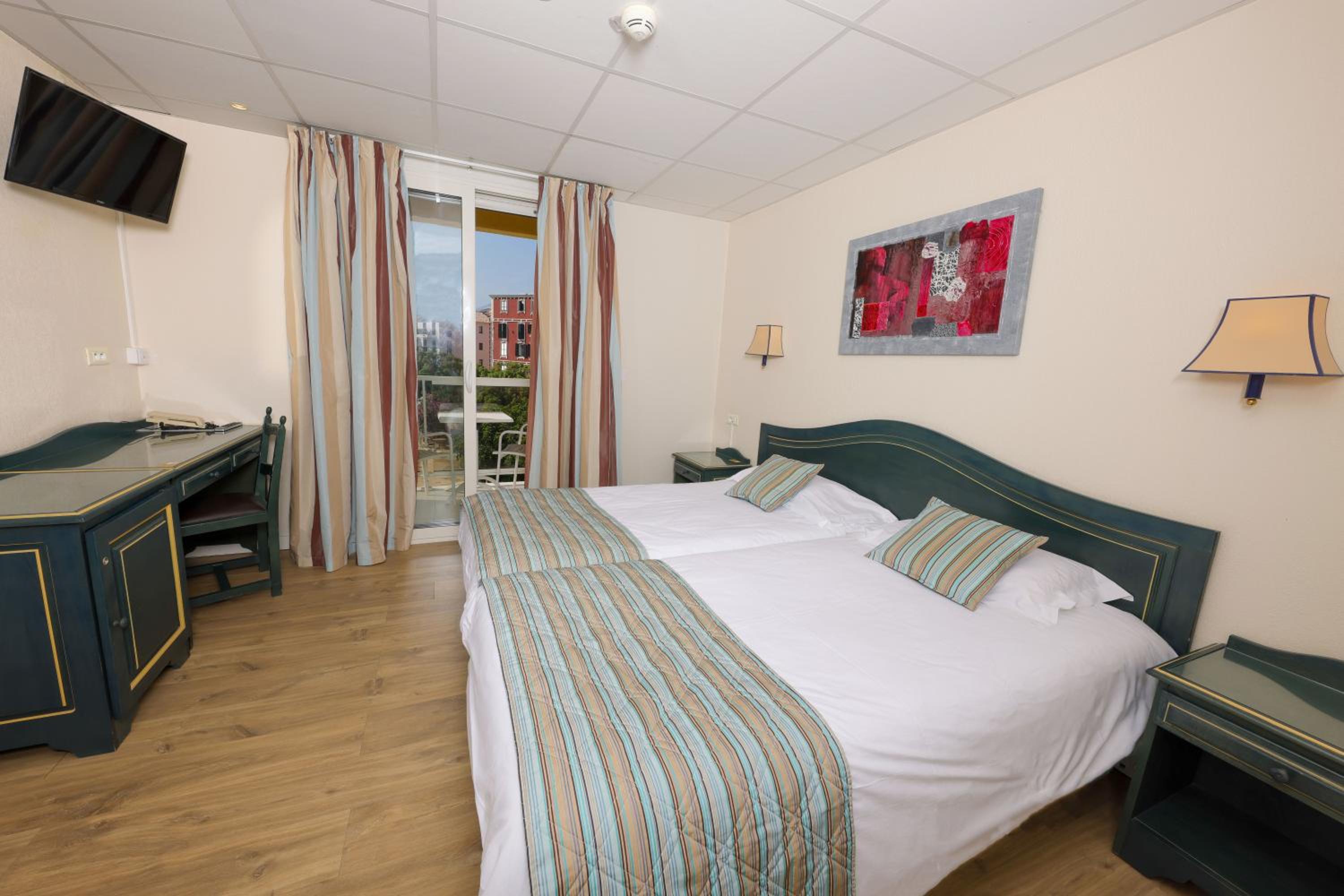 Standard Double Room with Garden View