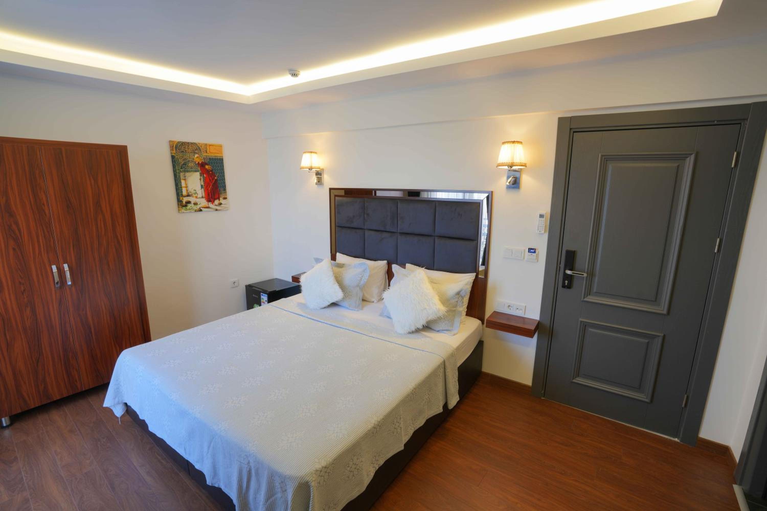 Standard Double Room photo 3