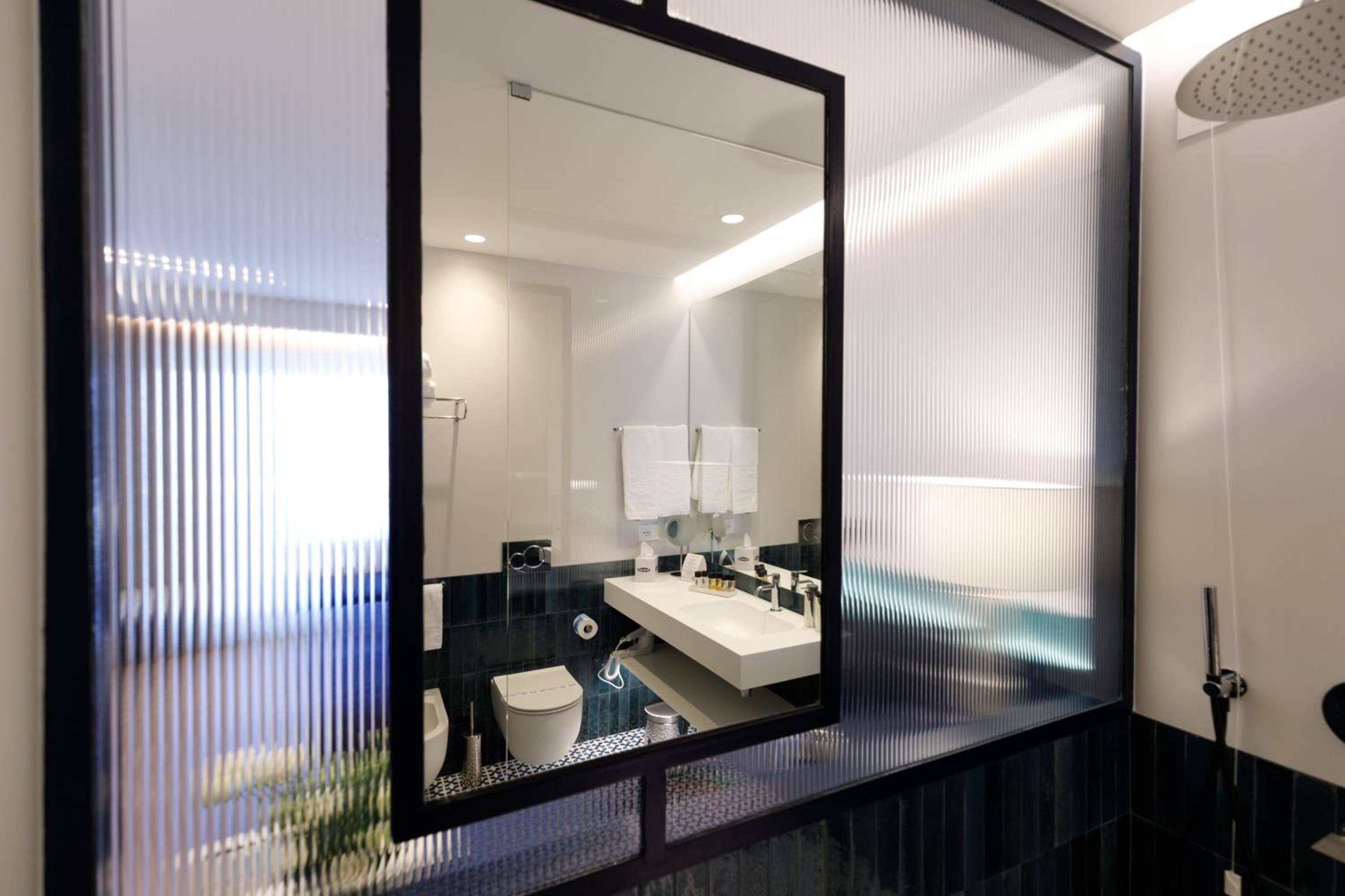Deluxe Double or Twin Room with Balcony - Photo 8