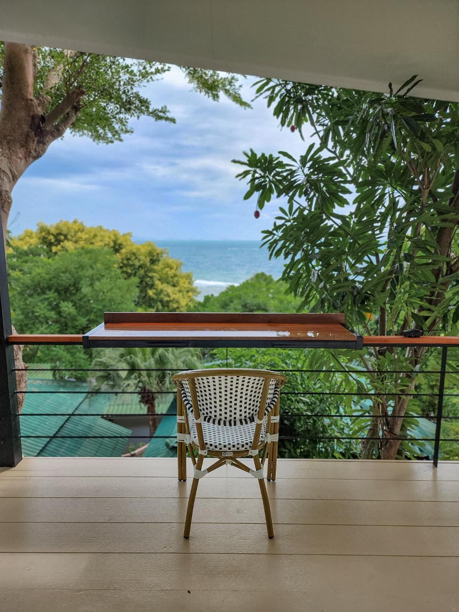 Deluxe Bungalow with Sea View - Photo 3