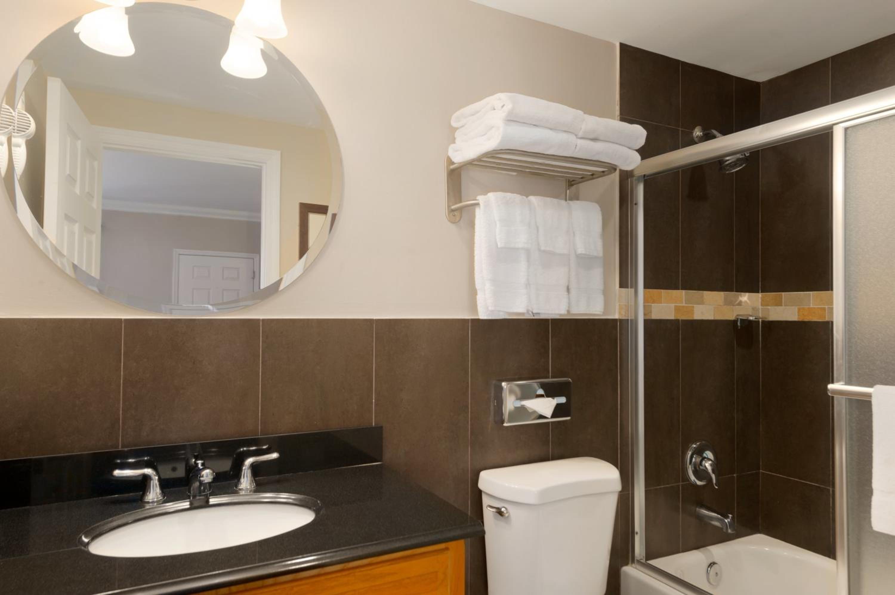 Double Room with Two Double Beds - Non-Smoking photo 3
