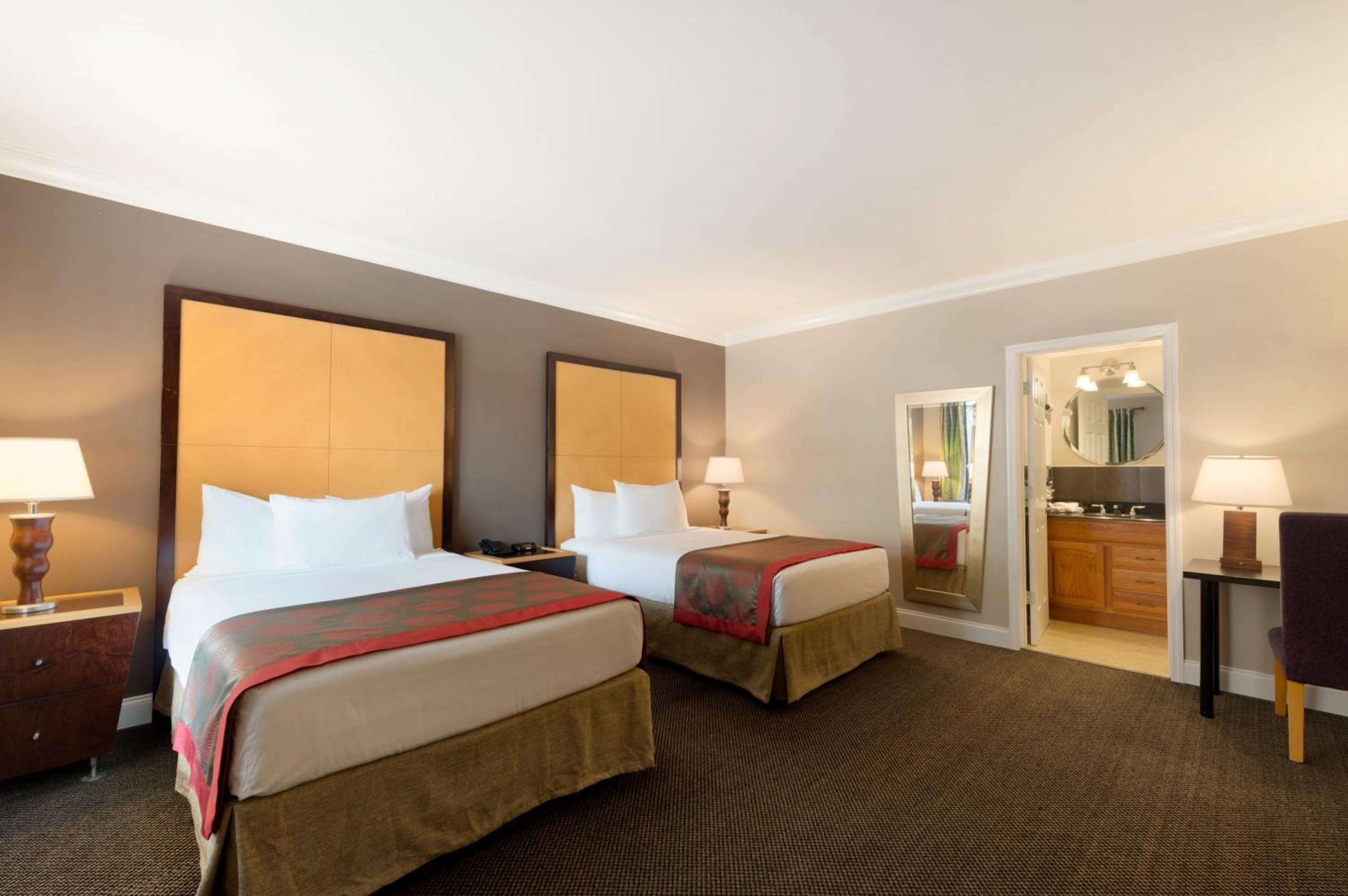 Double Room with Two Double Beds - Non-Smoking photo 2