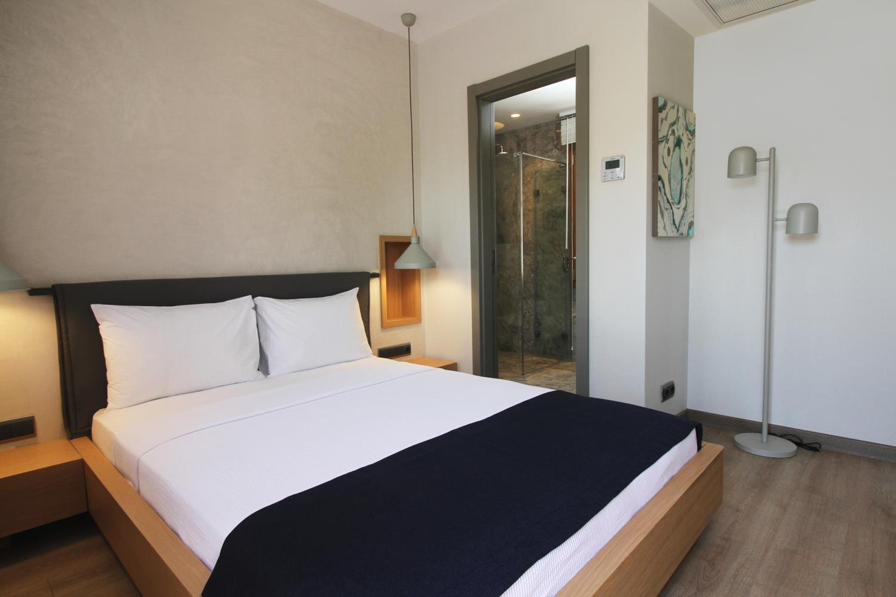 Double Room with Balcony - Photo 4