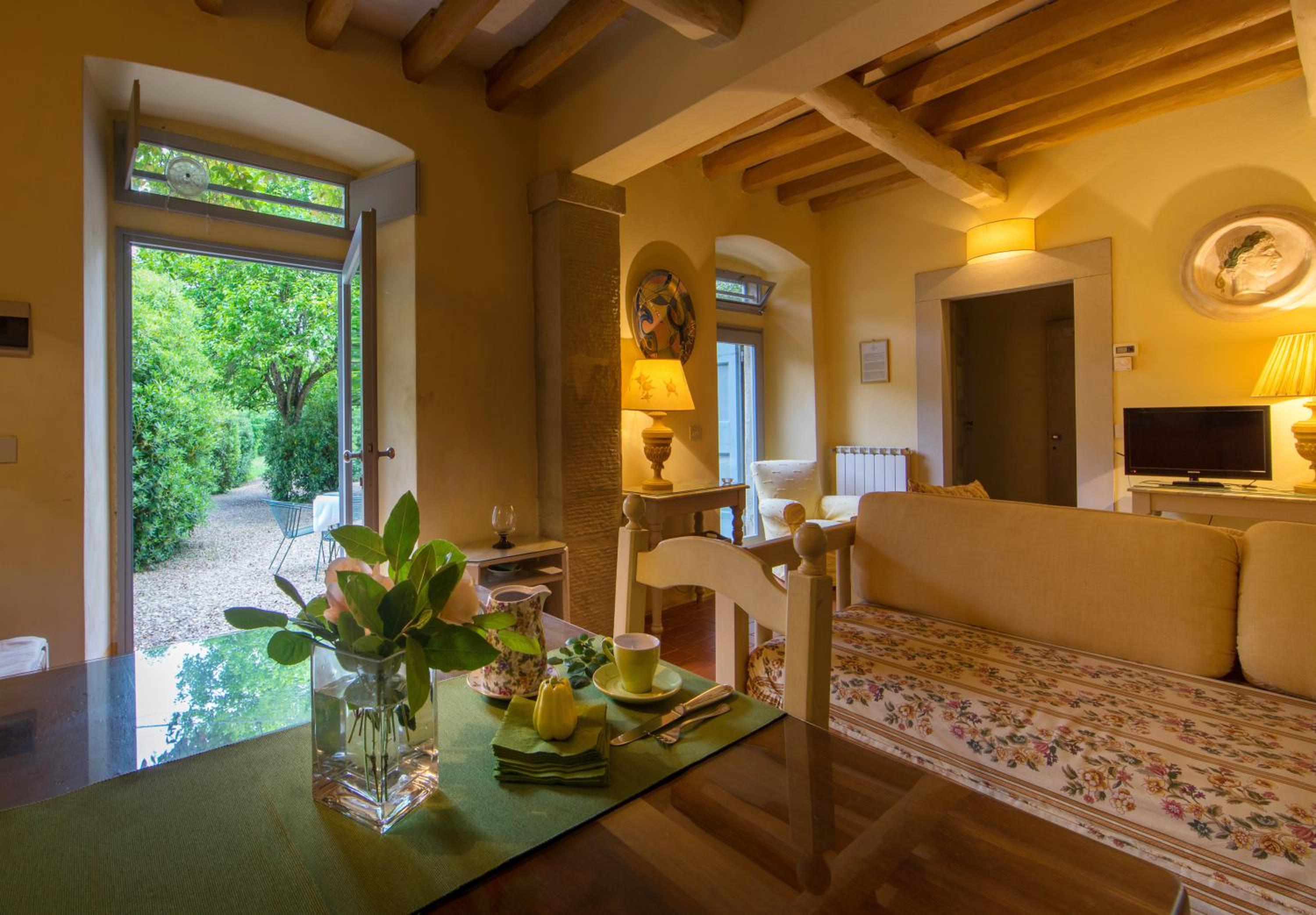 Premier One-Bedroom Apartment with Private Garden photo 1