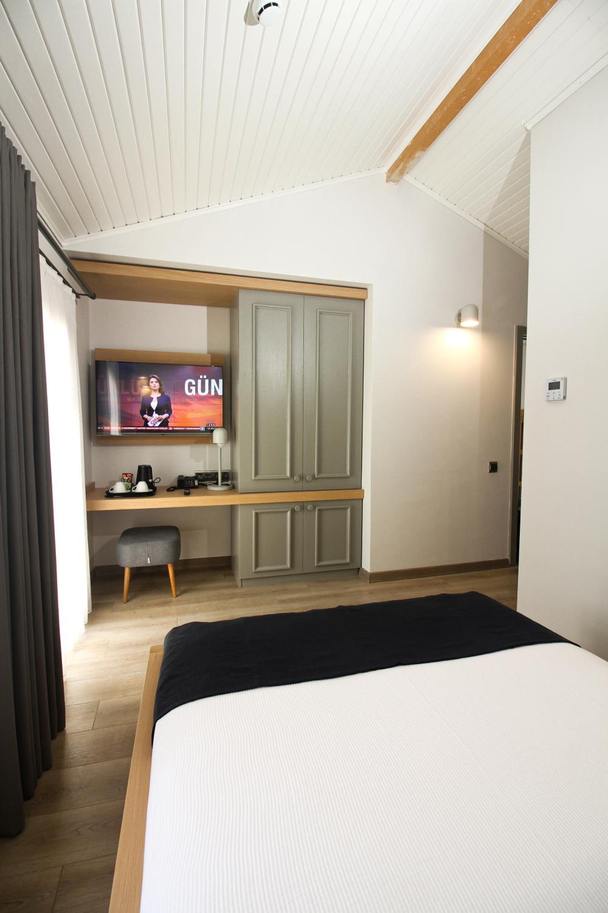 Double Room with Balcony - Photo 2