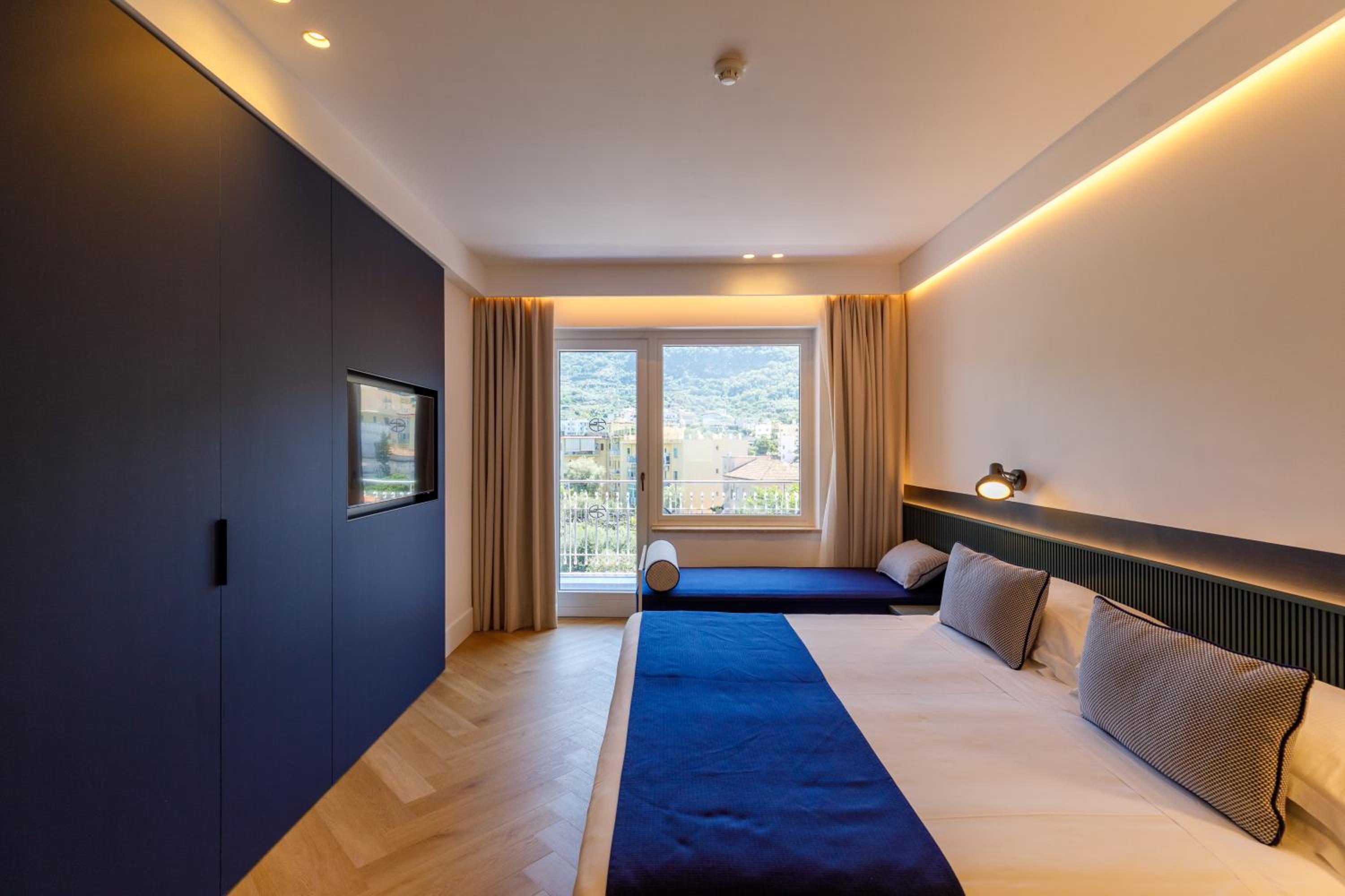 Deluxe Double or Twin Room with Balcony - Photo 5