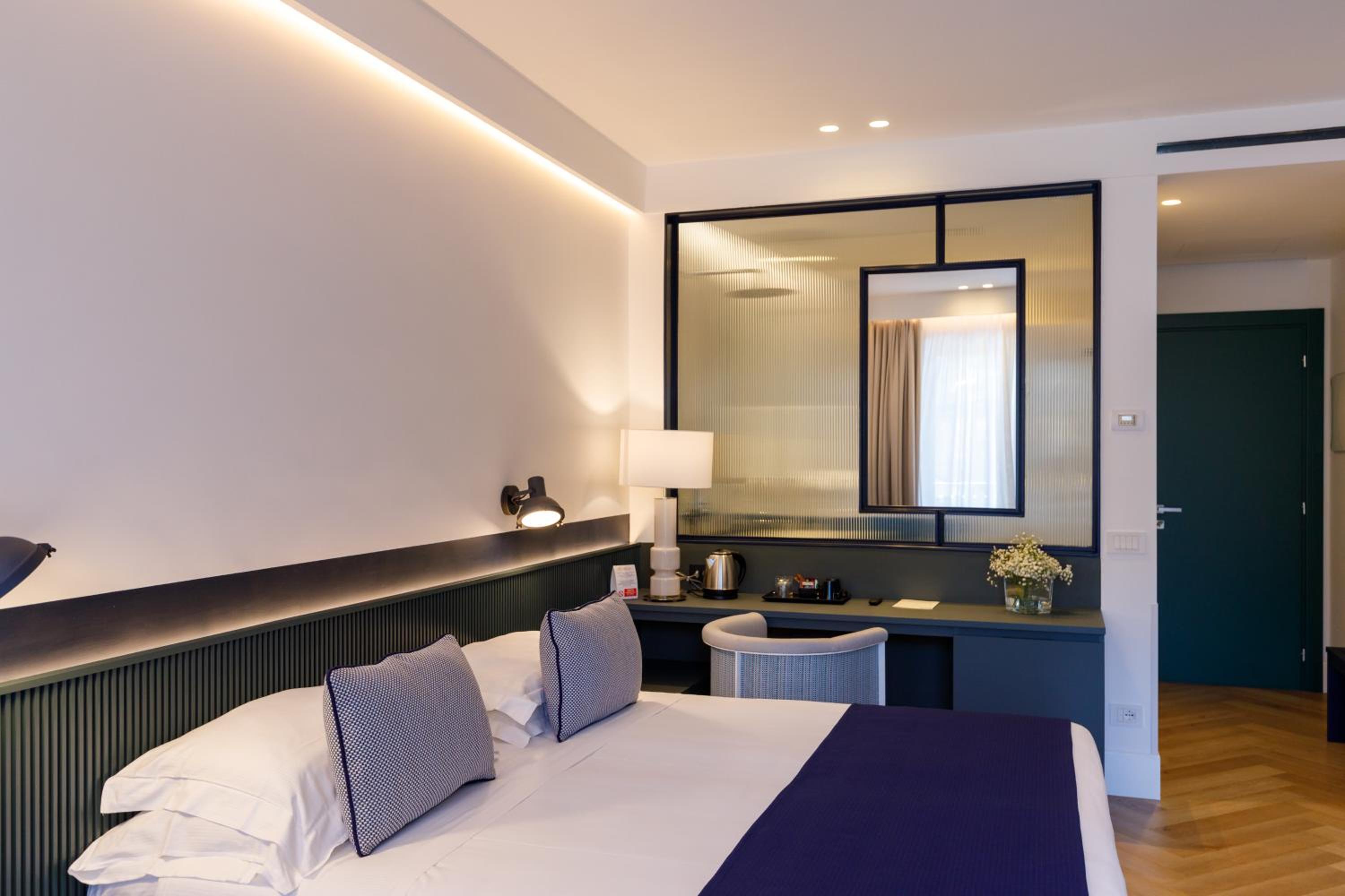 Deluxe Double or Twin Room with Balcony - Photo 2