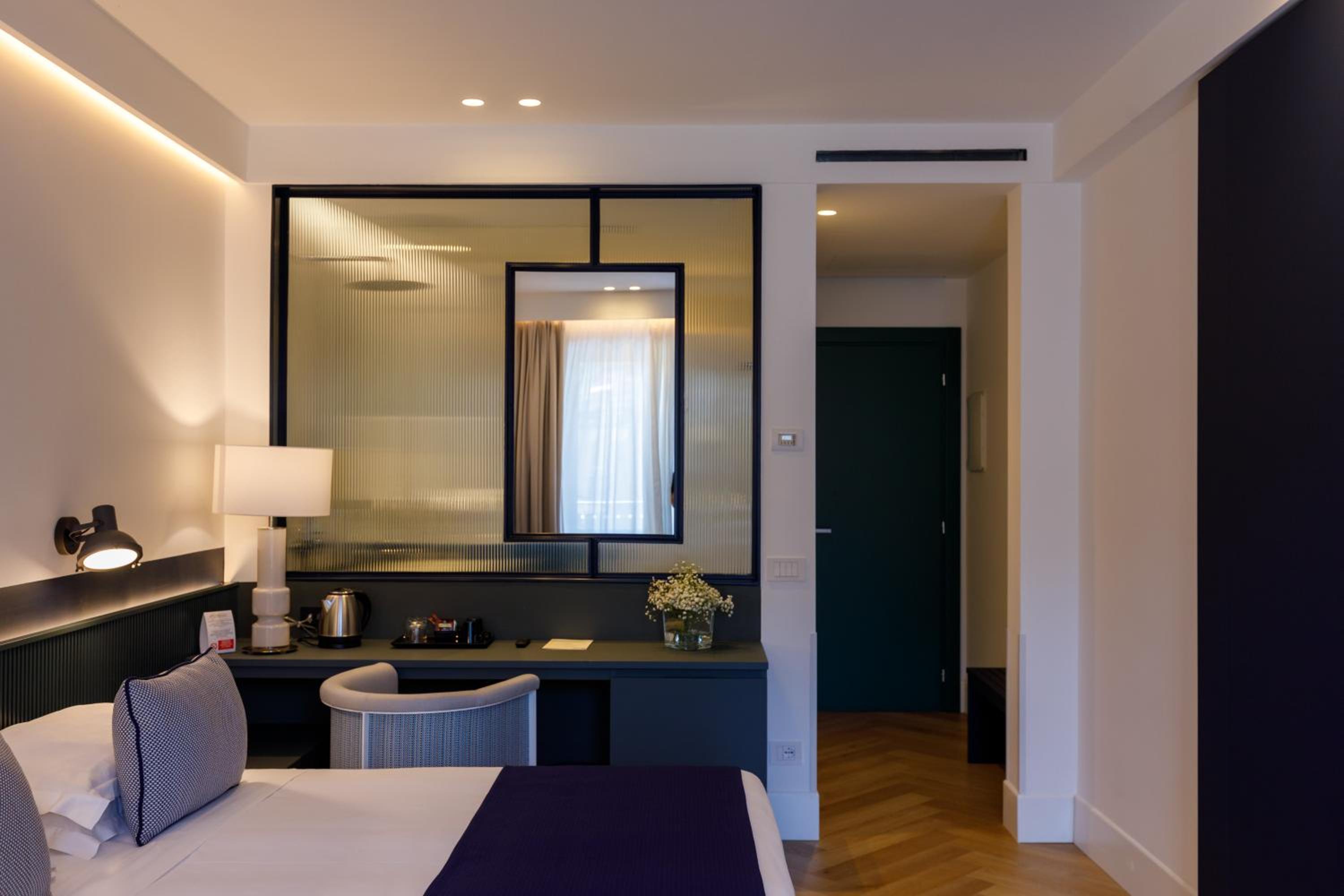 Deluxe Double or Twin Room with Balcony - Photo 3