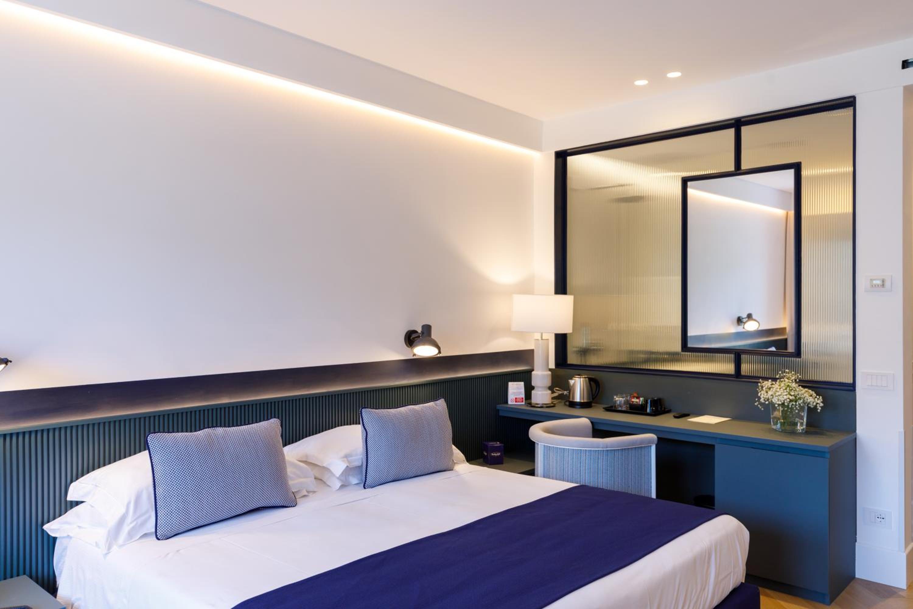Deluxe Double or Twin Room with Balcony - Photo 6