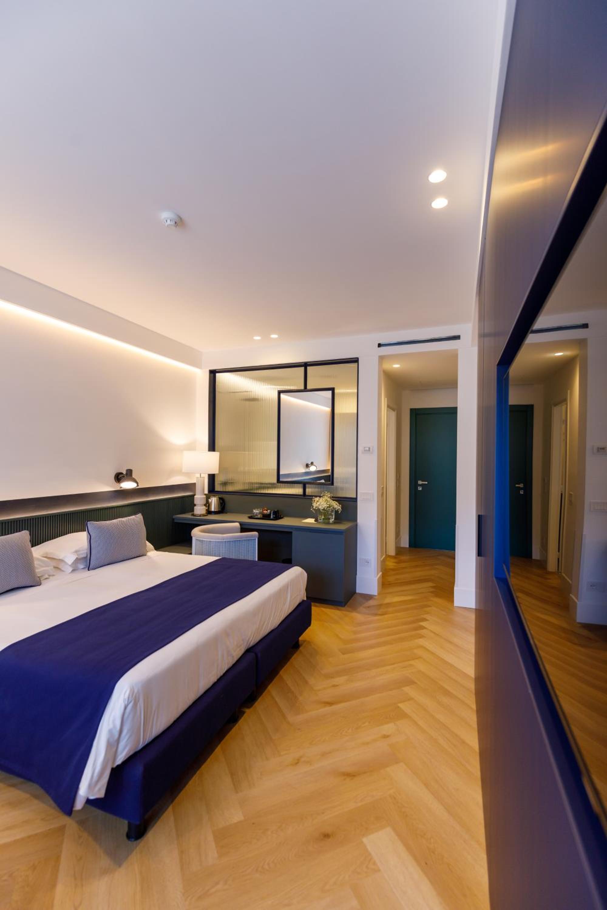 Deluxe Double or Twin Room with Balcony - Photo 1