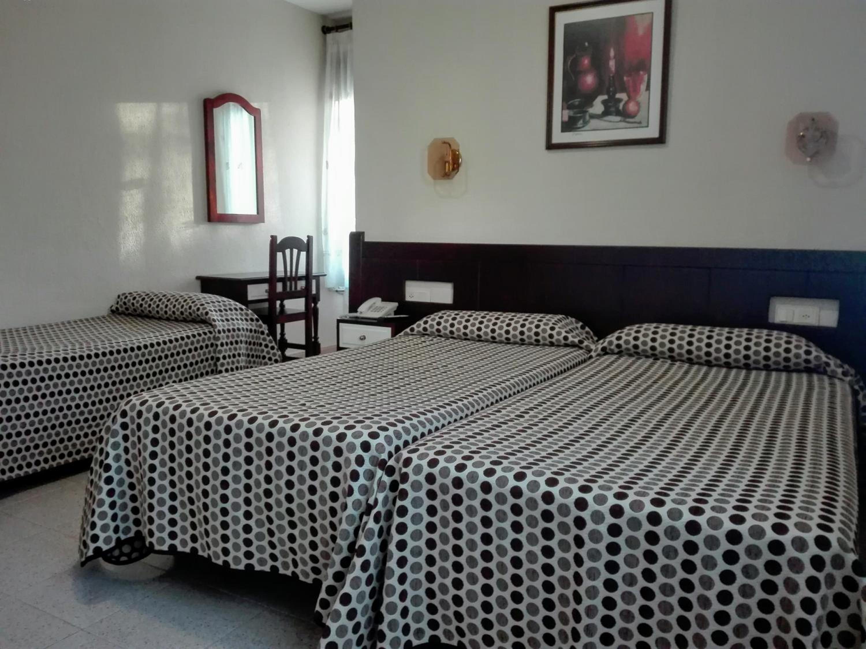 Double Room with Extra Bed photo 2