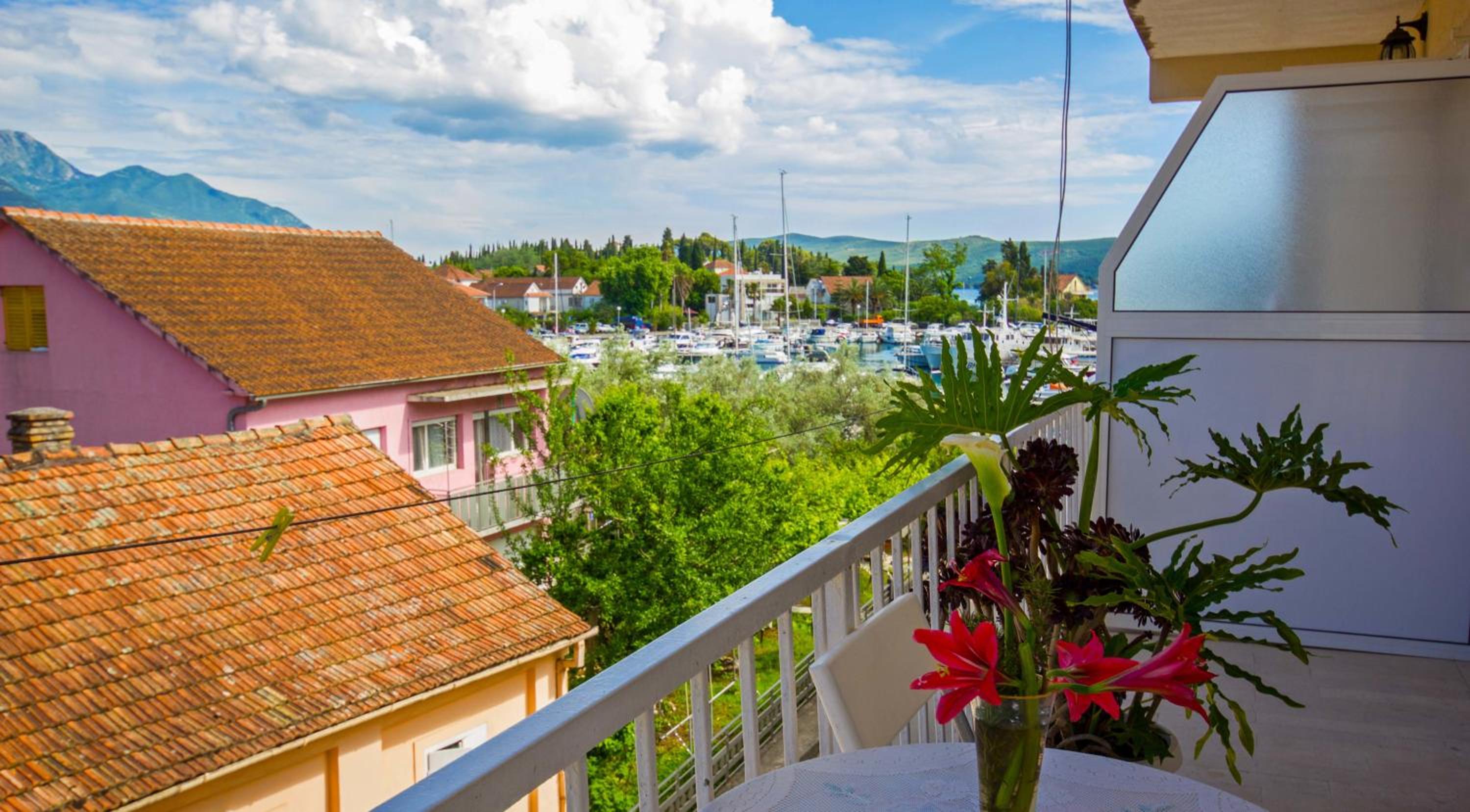 One-Bedroom Apartment with Balcony - Photo 29